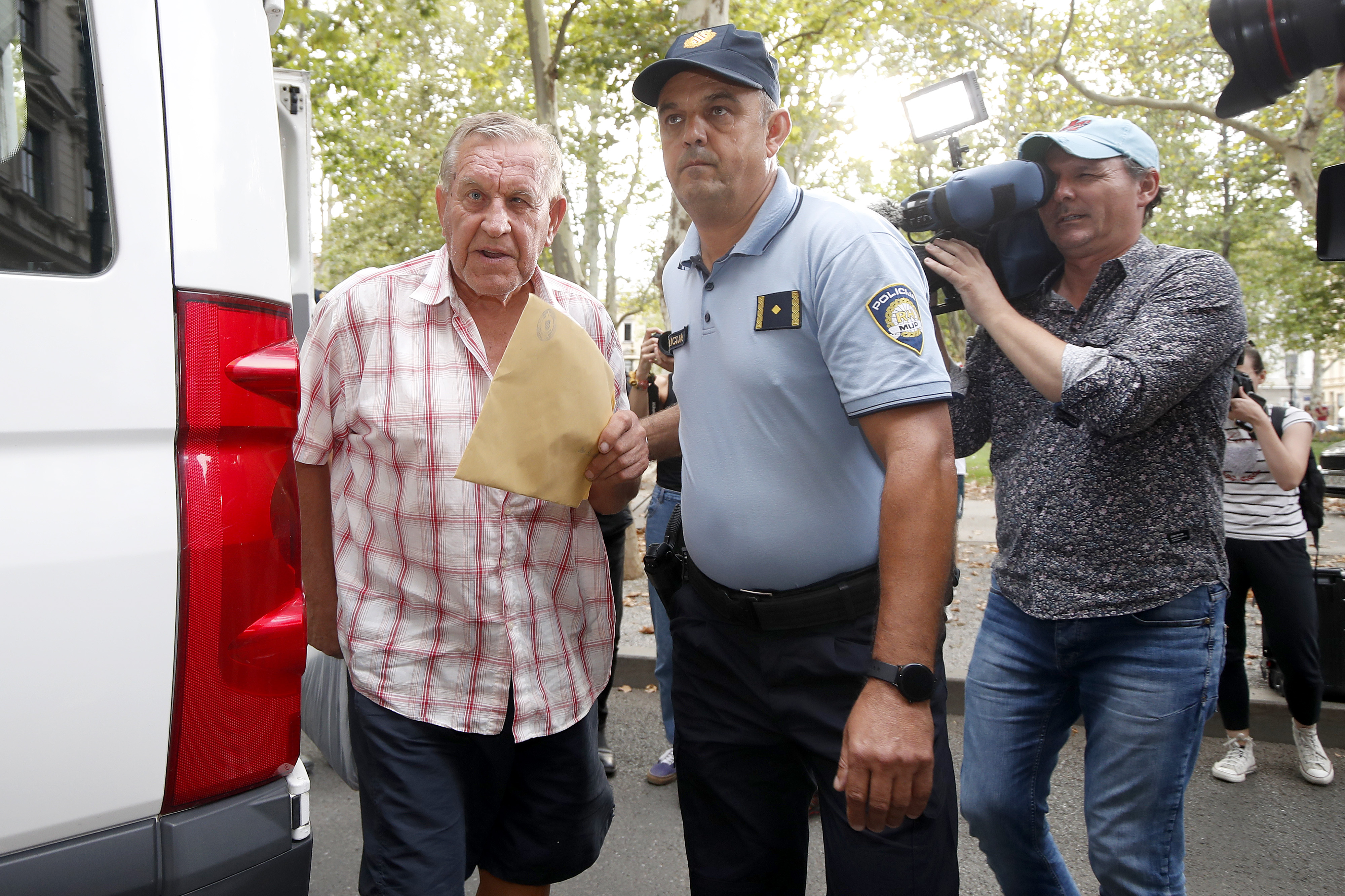 28.08.2022., Zagreb - Uhiceni u akciji policije i USKOK-a zbog sumnje u malverzacije s prirodnim plinom dolaze na Zupanijski sud. otac Josipa Skugora, Dane Skugor Photo: Slavko Midzor/PIXSELL
