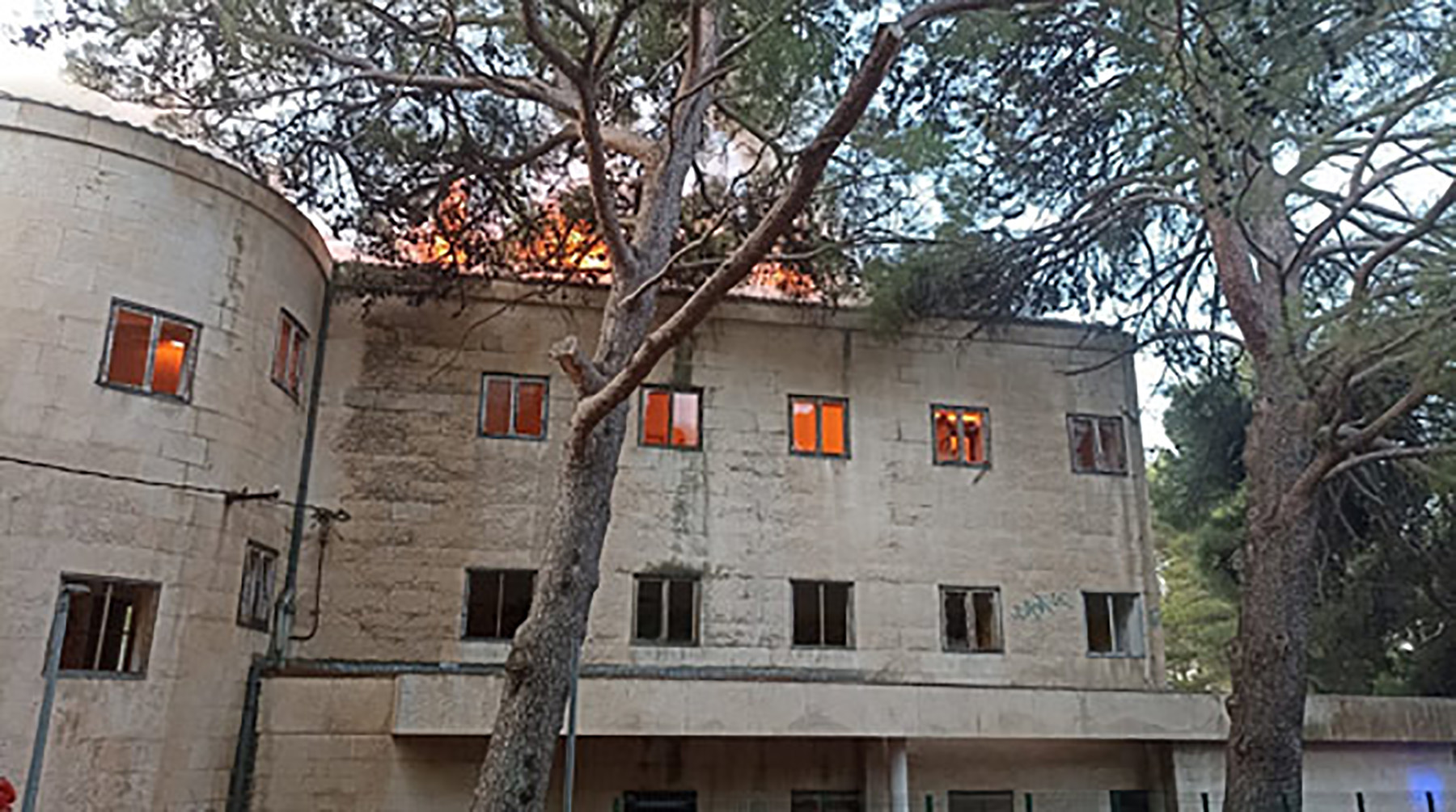 Požar Bol Brač. imamo dozvolu za foto