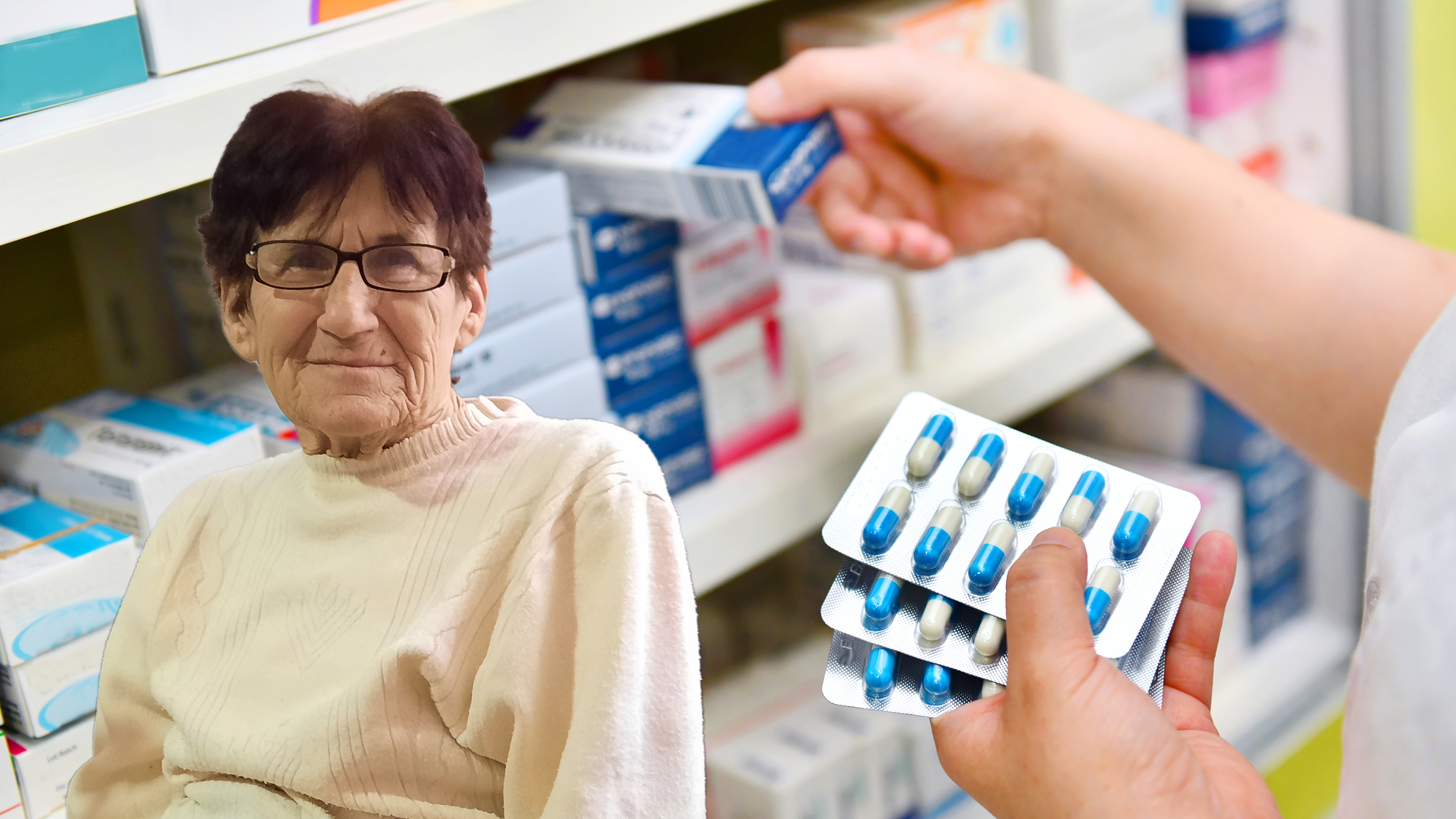 Pharmacist,Holding,Medicine,Box,And,Capsule,Pack,In,Pharmacy,Drugstore.