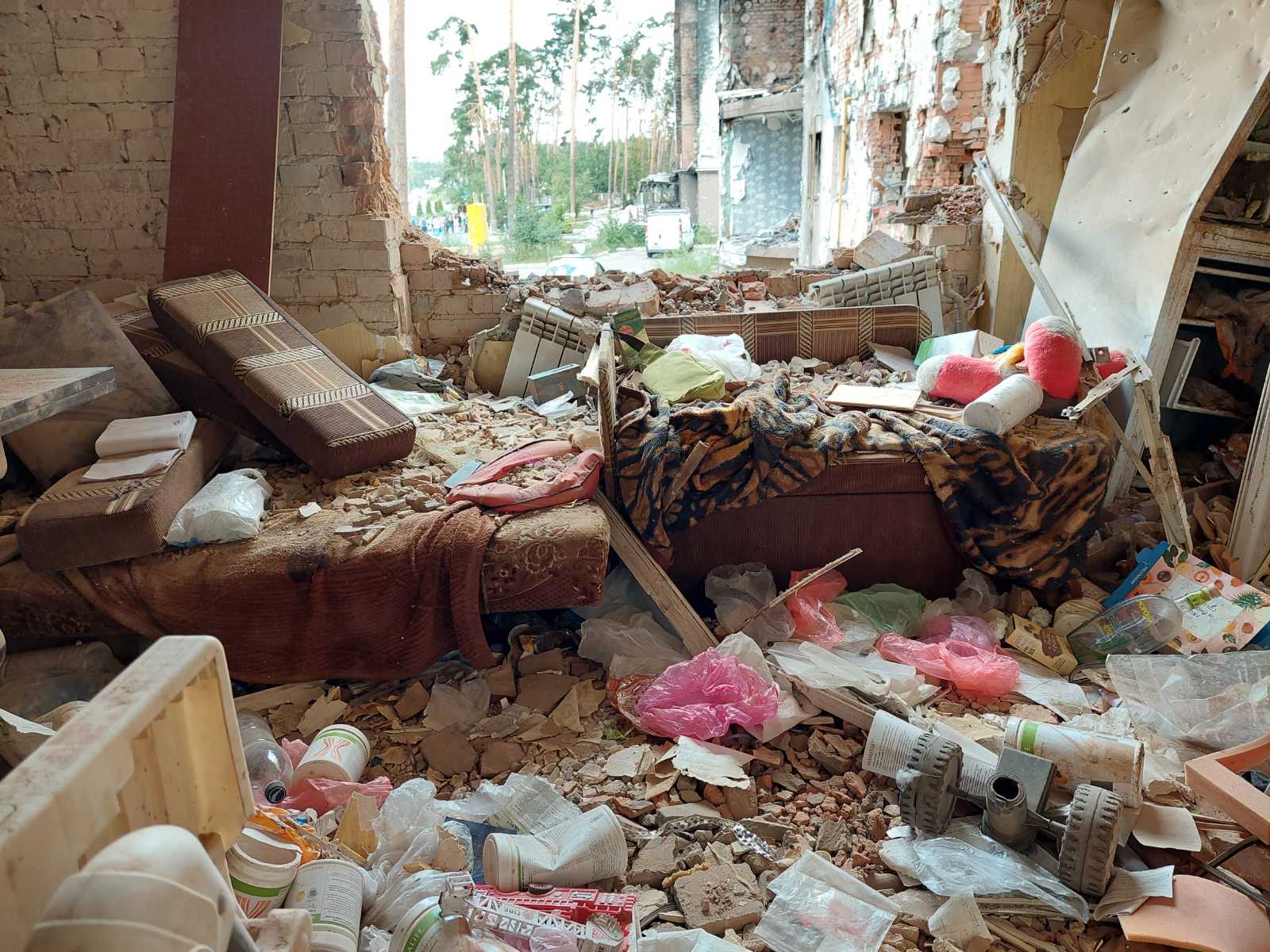 Ukrajina, Irpin, Irpinj 01.09.2022. Nova.rs u Ukrajini, grad Irpin, rat, zgrada, raketirana zgrada, bombardovana zgrada Foto: Anđela Krstović/Nova.rs