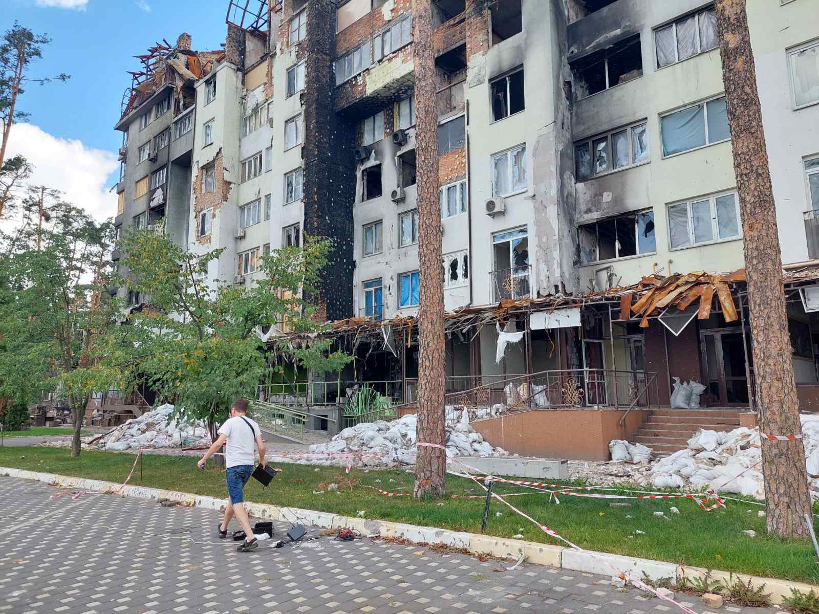 Ukrajina, Irpin, Irpinj 01.09.2022. Nova.rs u Ukrajini, grad Irpin, rat, zgrada, raketirana zgrada, bombardovana zgrada Foto: Anđela Krstović/Nova.rs