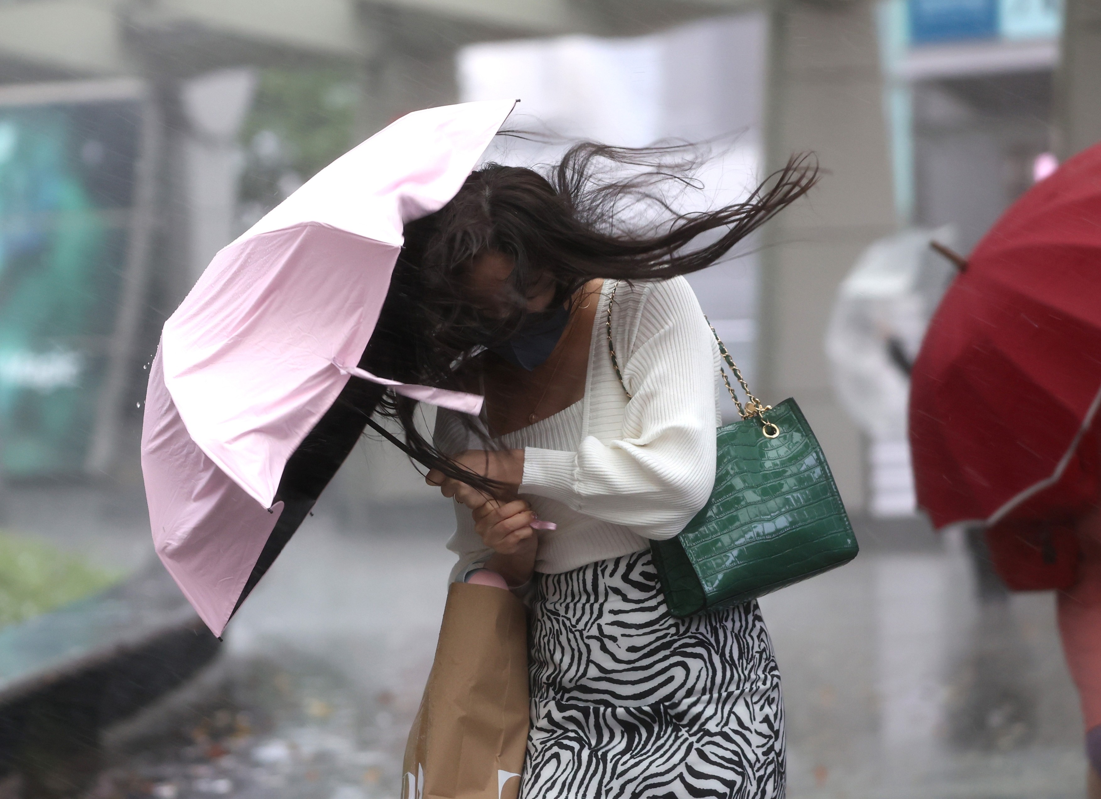 A large typhoon Mindulle appraches Tokyo and Kanto region