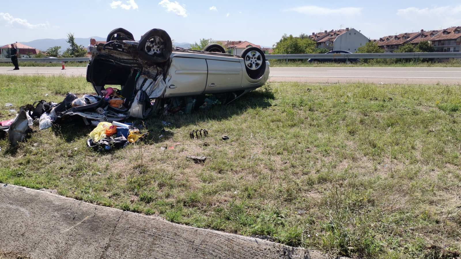 Saobracajna nesreca autoput prevrnuti auto policija uvidjaj udes sudar