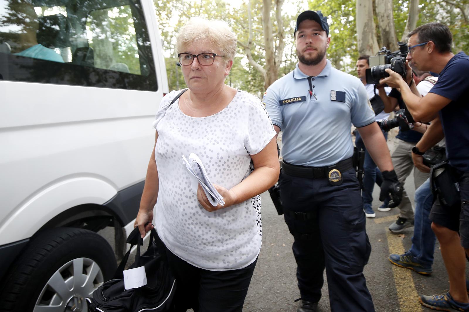 28.08.2022., Zagreb - Uhiceni u akciji policije i USKOK-a zbog sumnje u malverzacije s prirodnim plinom dolaze na Zupanijski sud. predsjednica uprave tvrtke Plinara istocne Slavonije Marija Ratkic Photo: Slavko Midzor/PIXSELL