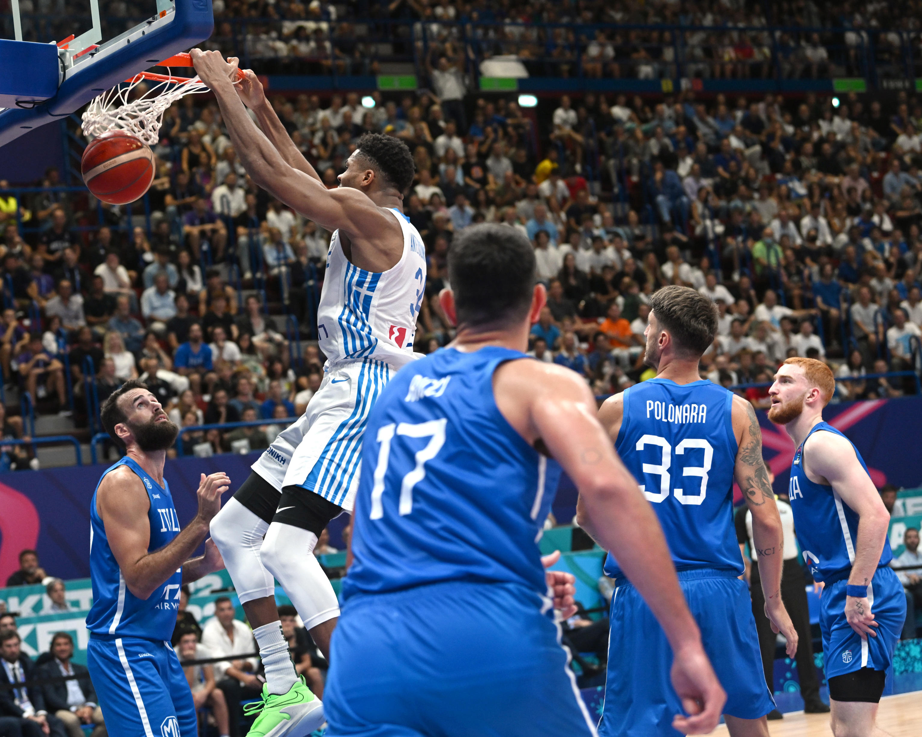 epa10158194 Greece?s Giannis Antetokounmpo scores a basket during the FIBA EuroBasket 2022 group C stage match between Greece and Italy at the Assago Forum, in Assago, near Milan, Italy, 03 September 2022.  EPA-EFE/DANIEL DAL ZENNARO