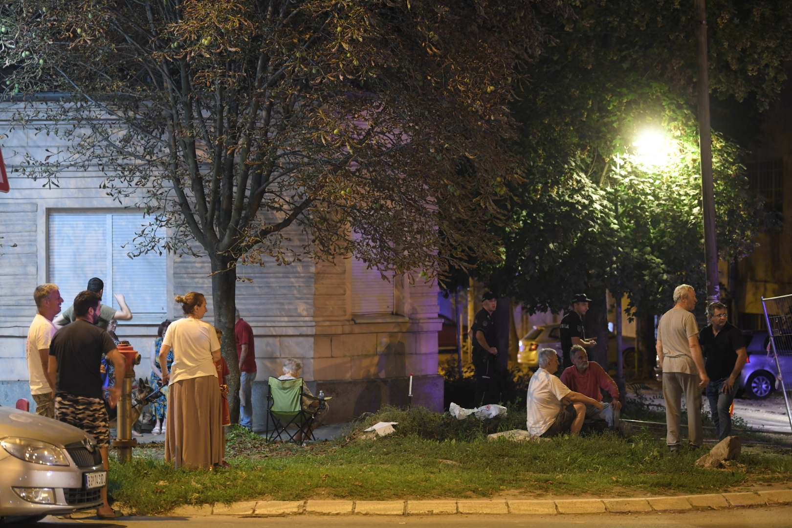 Beograd 30.08.2022. Zemun, eksplozija plina u stambenoj zgradi, evakuisani stanari, plin, eksplozija, požar, zgrada Foto: Dragan Mujan/Nova.rs