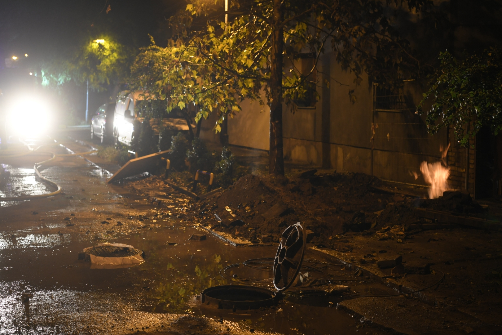 Beograd 30.08.2022. Zemun, eksplozija plina u stambenoj zgradi, evakuisani stanari, plin, eksplozija, požar, zgrada Foto: Dragan Mujan/Nova.rs