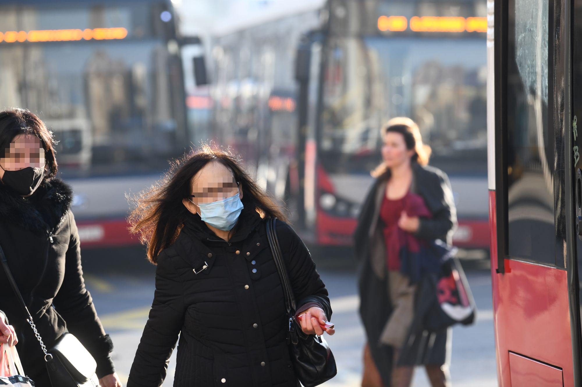 Beograd, 16.11.2020. GSP, Autobus, autobusi, prevoz, maska, maske, koronavirus, autobuska stanica, Zeleni venac Foto: Goran Srdanov/Nova.rs