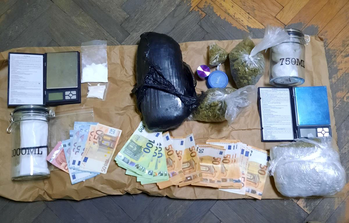 Droga zaplena novac