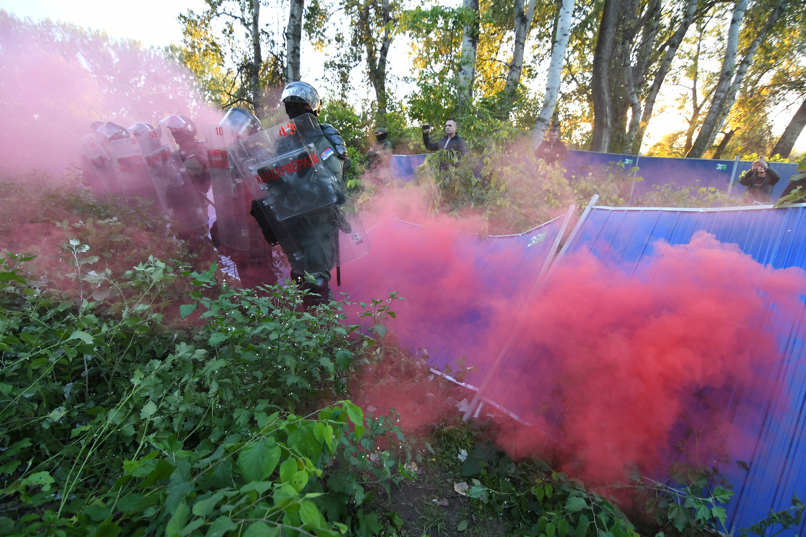 Novi Sad, 19. oktobar 2022. Šodroš protest policija kordon Foto:Nenad Mihajlović/Nova.rs