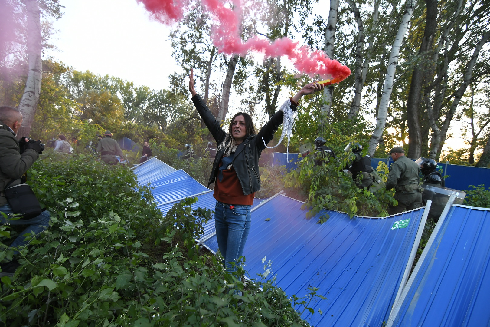 Novi Sad, 19. oktobar 2022. Šodroš protest policija kordon Foto:Nenad Mihajlović/Nova.rs