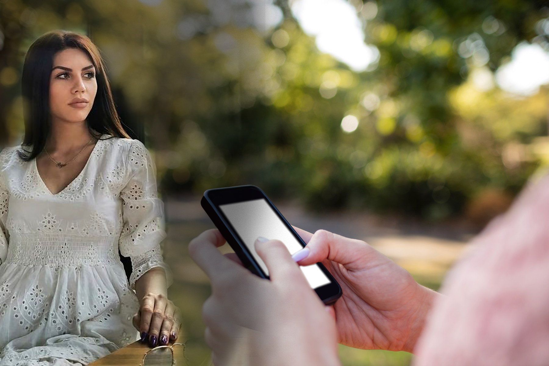 Close-up of womans hand using a mobile phone in the park,Image: 326886477, License: Rights-managed, Restrictions: , Model Release: yes, Credit line: - / Wavebreak / Profimedia