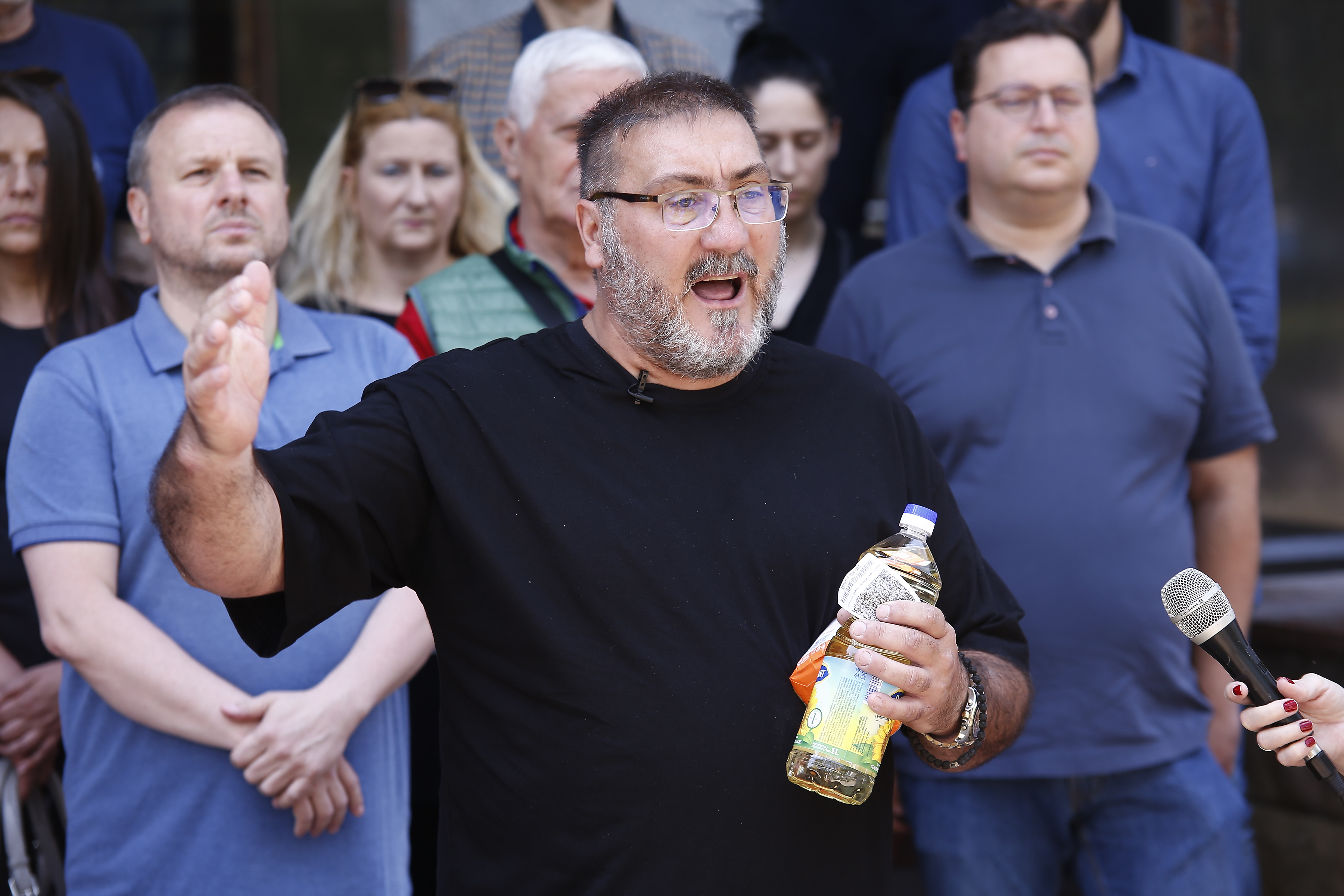 On behalf of the Ministry of Agriculture, a press conference was held by the Vice President of the Freedom and Justice Party, Dejan Bulatovic, on the prices of meat, milk and oil in Serbia.