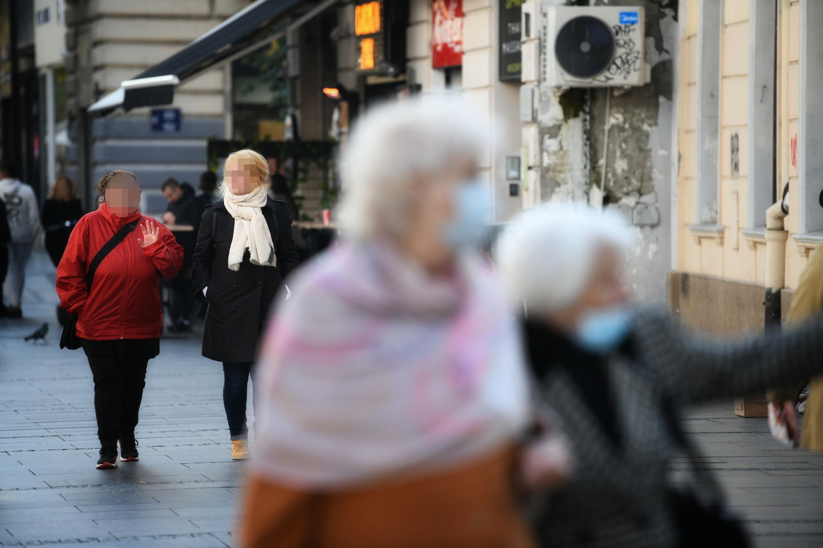 Beograd 20.10.2020. Zaštitna maska, zaštitne maske, koronavirus, mere zaštite, nošenje maske na otvorenom, napolju Foto: Vesna Lalić/Nova.rs
