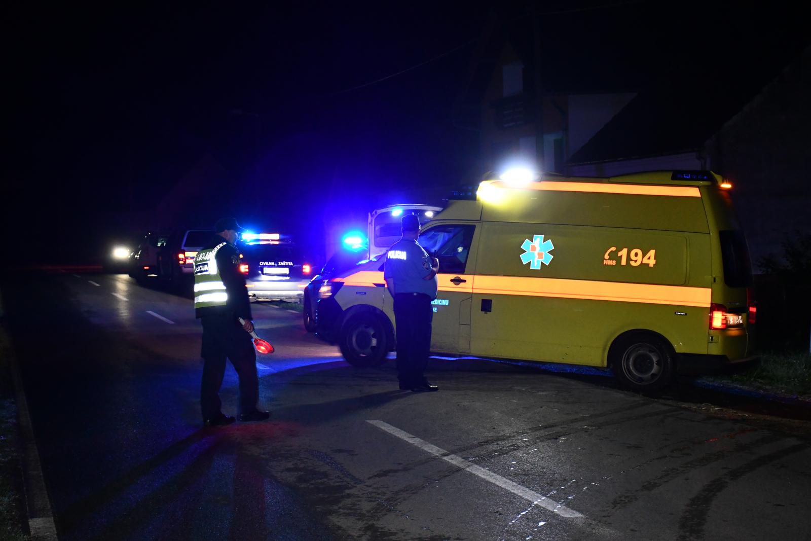 10.09.2022.,Oko 21:30 doslo je do sudara vlakova izmedju Okucana i Novske, kod stajalista Rajic.Vatrogasci i pripadnici HGSS-a dolaze na mjesto nesrece  Photo: Ivica Galovic/PIXSELL