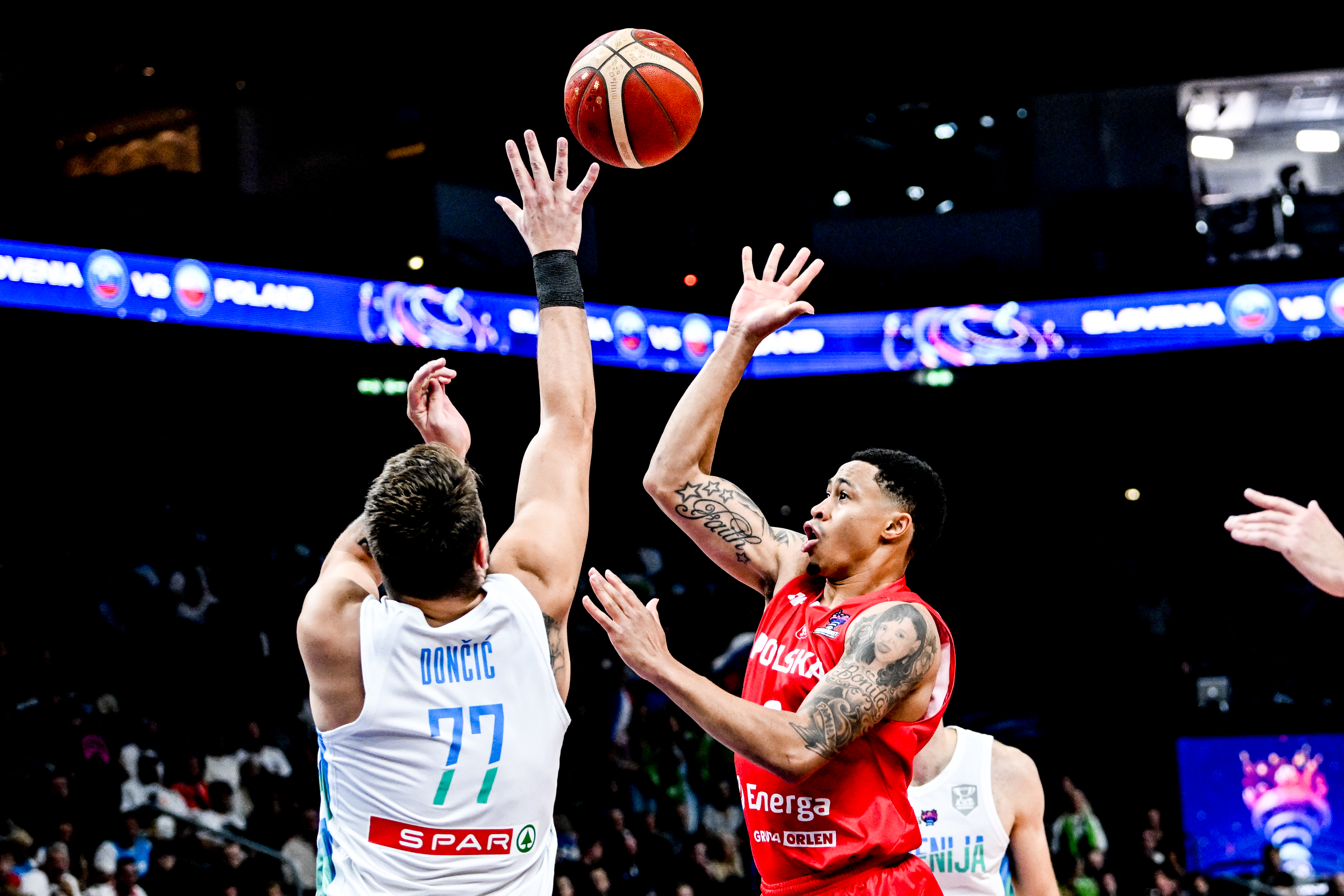 epa10184349 A.J. Slaughter (R) of Poland in action against Luka Doncic of Slovenia during the FIBA EuroBasket 2022 Quarter Finals match between Slovenia and Poland at EuroBasket Arena in Berlin, Germany, 14 September 2022.  EPA-EFE/FILIP SINGER