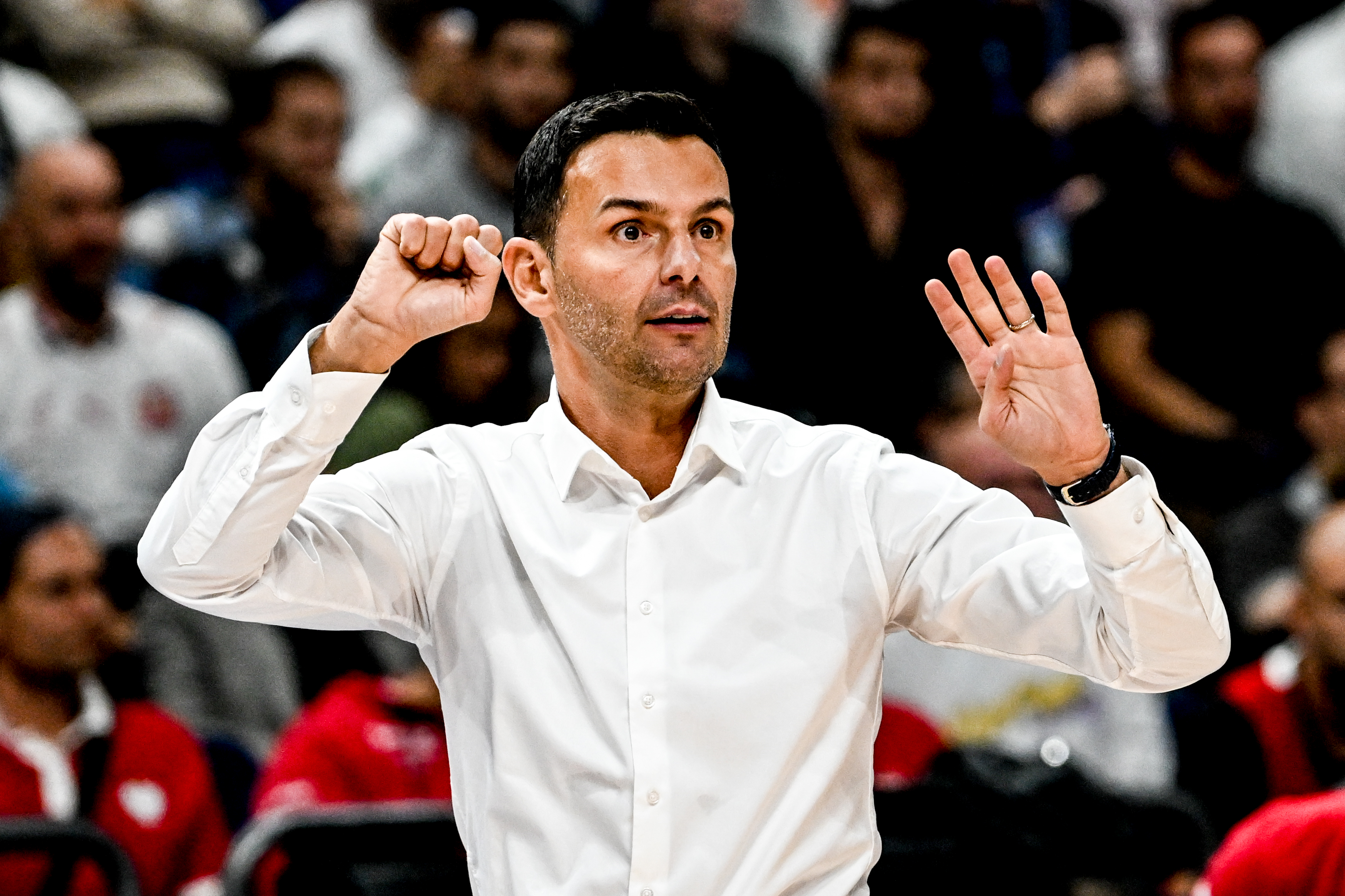 epa10184415 Poland's head coach Igor Milicic reacts during the FIBA EuroBasket 2022 Quarter Finals match between Slovenia and Poland at EuroBasket Arena in Berlin, Germany, 14 September 2022.  EPA-EFE/FILIP SINGER