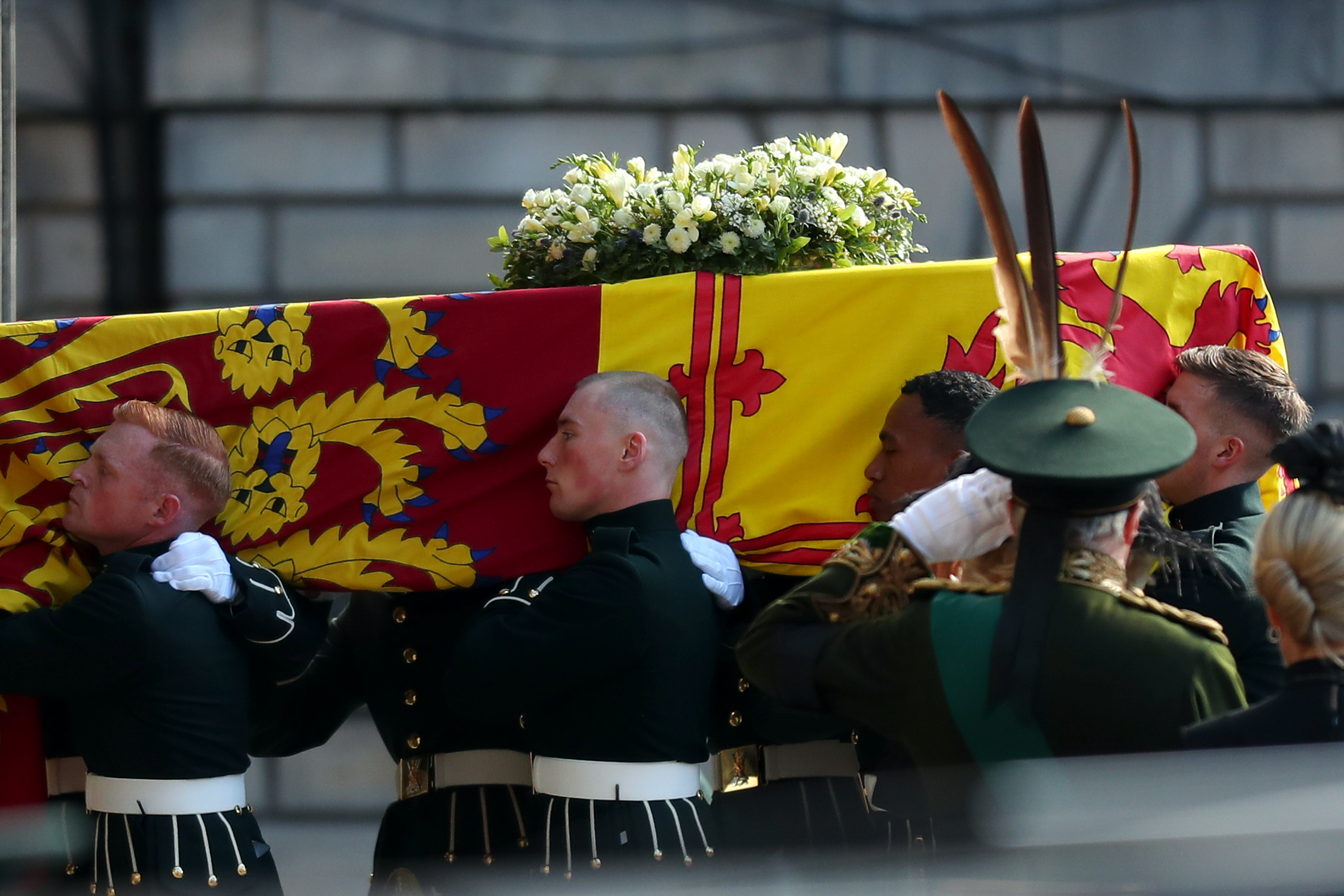 Procession of the Queen?s coffin to St Giles' Cathedral