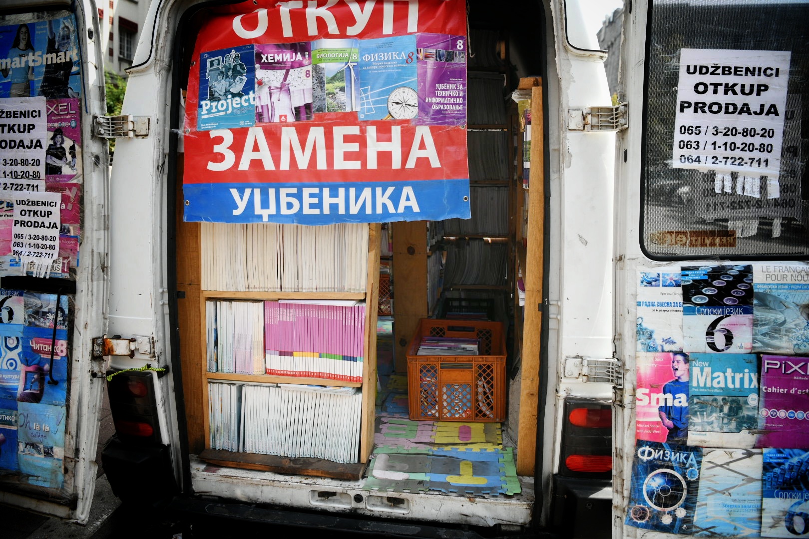 Beograd 19.08.2022. Prodaja polovnih udžbenika u Kosovskoj ulici. Kosovskka ulica, udžbenici, školske knjige Foto: Vesna Lalić/Nova.rs