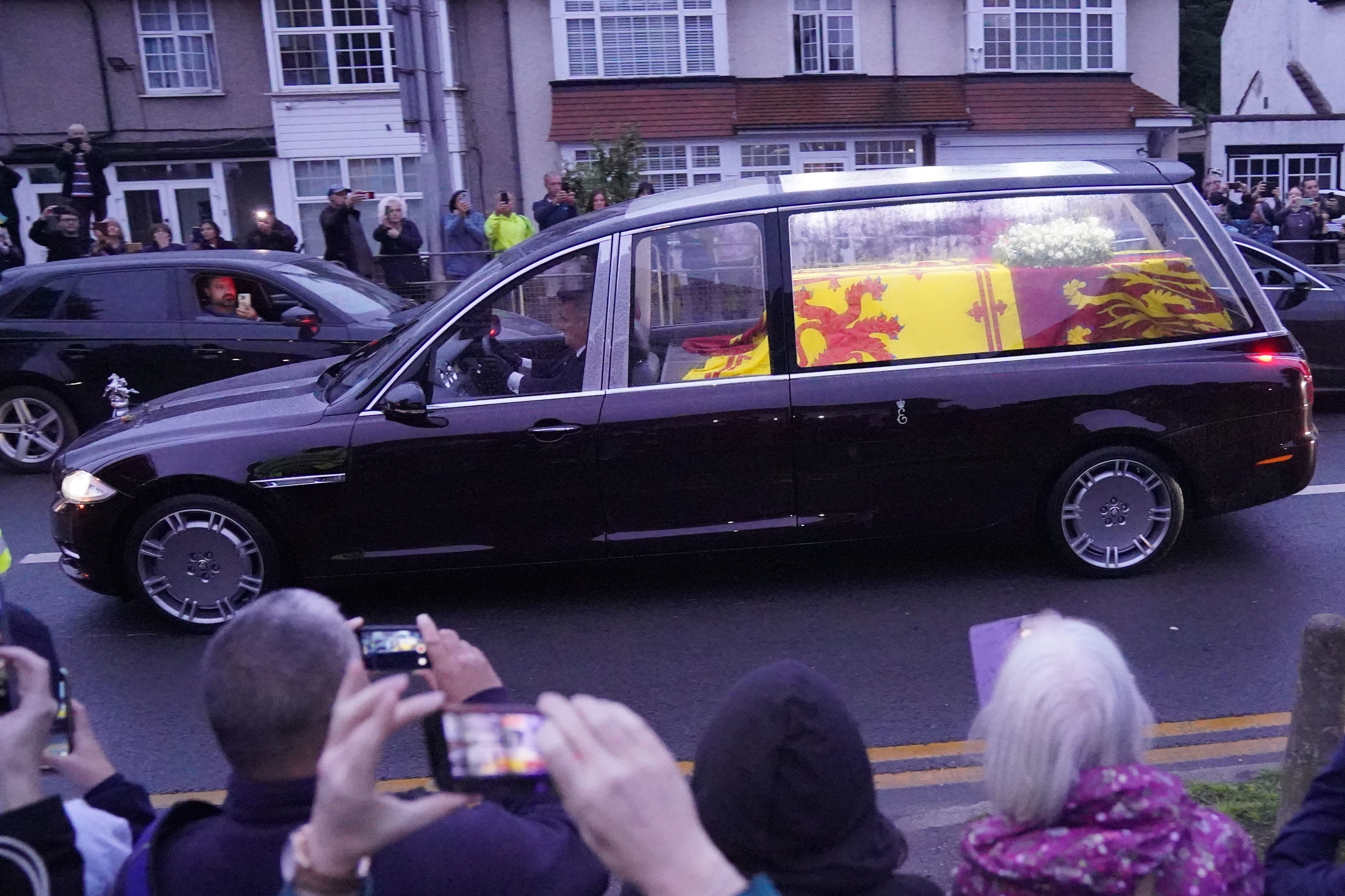 Kraljica Elizabeta, kovčeg stigao u London, Britain Royals