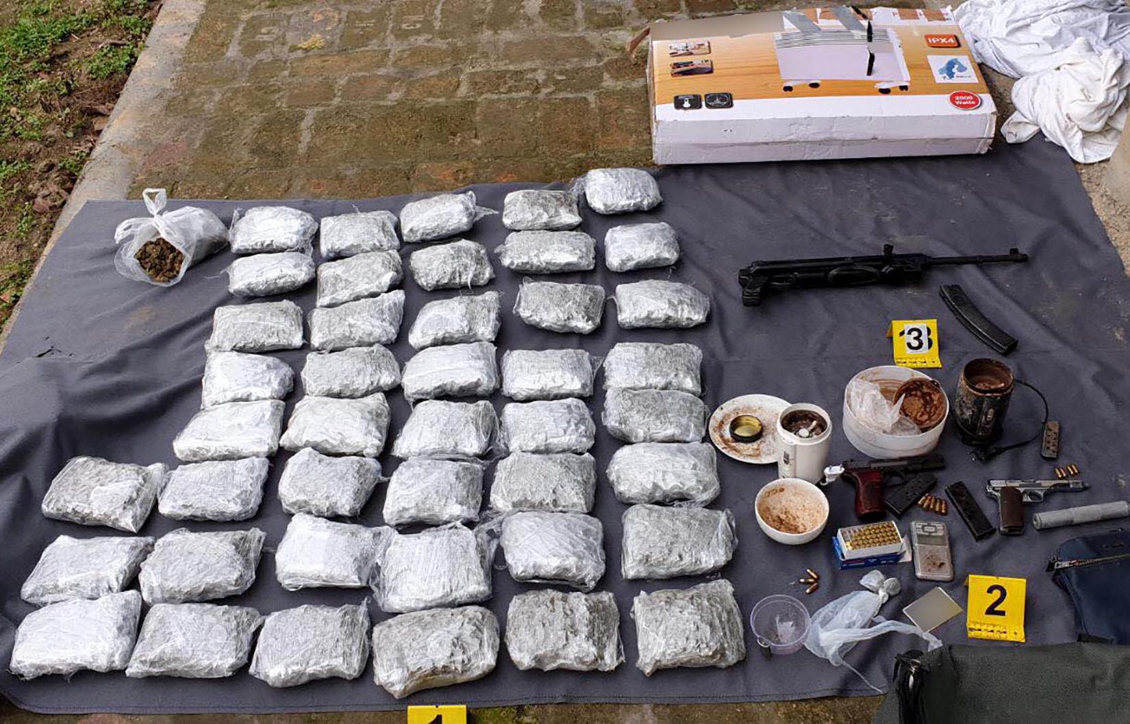 Beograd 24.12.2020. Oružje, hapšenje, droga Foto: MUP Srbije