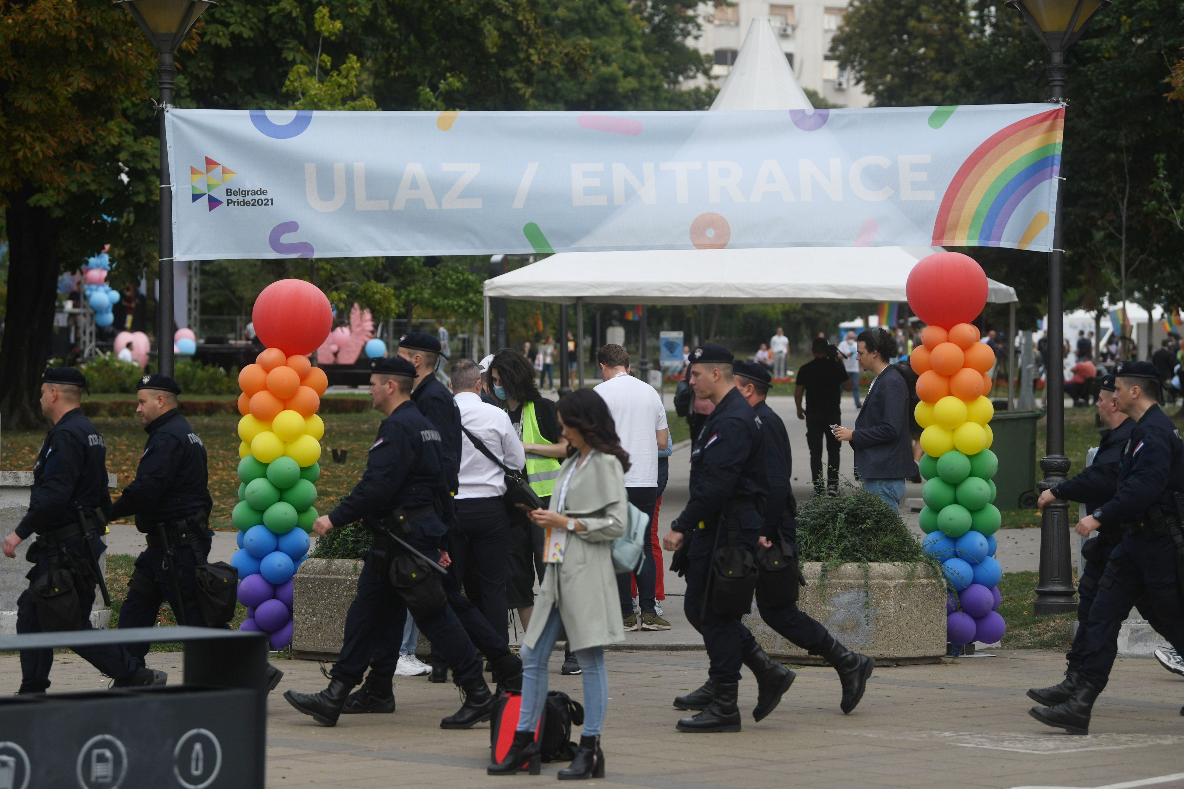 beograd 18.09.2021 prajd policija kordon policije pride