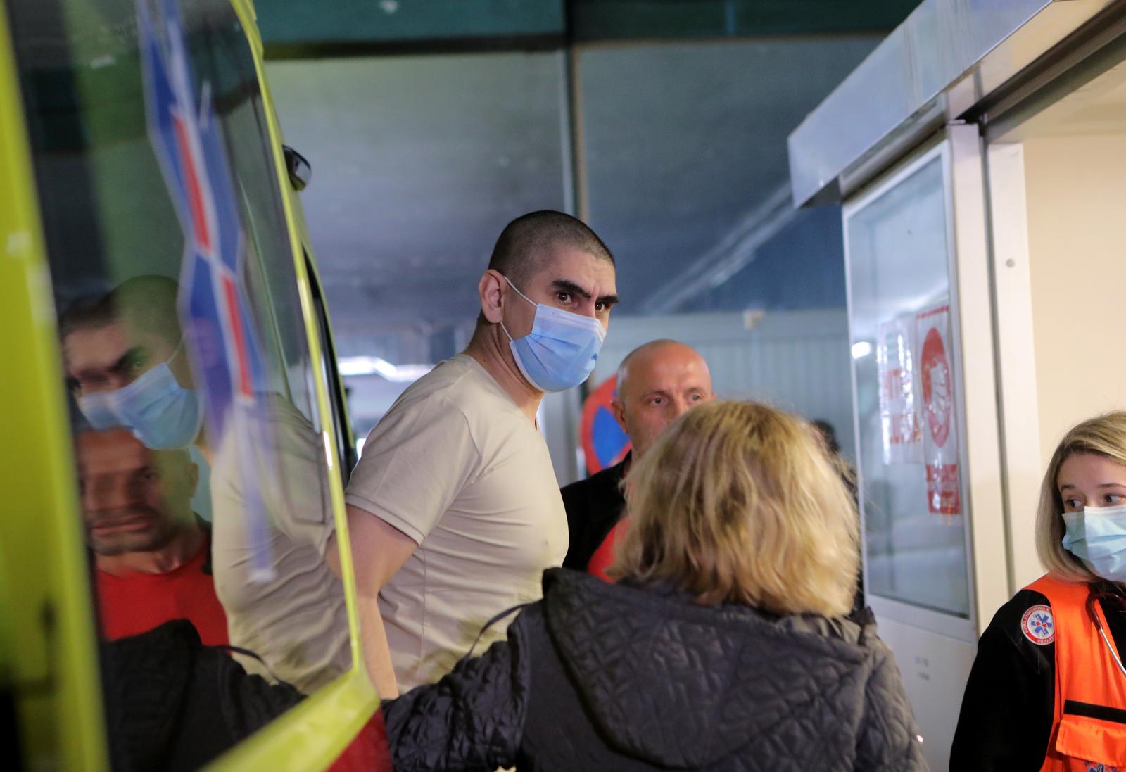 Zagreb: Vjekoslav Prebeg kolima hitne pomoći prevezen u KB Dubrava