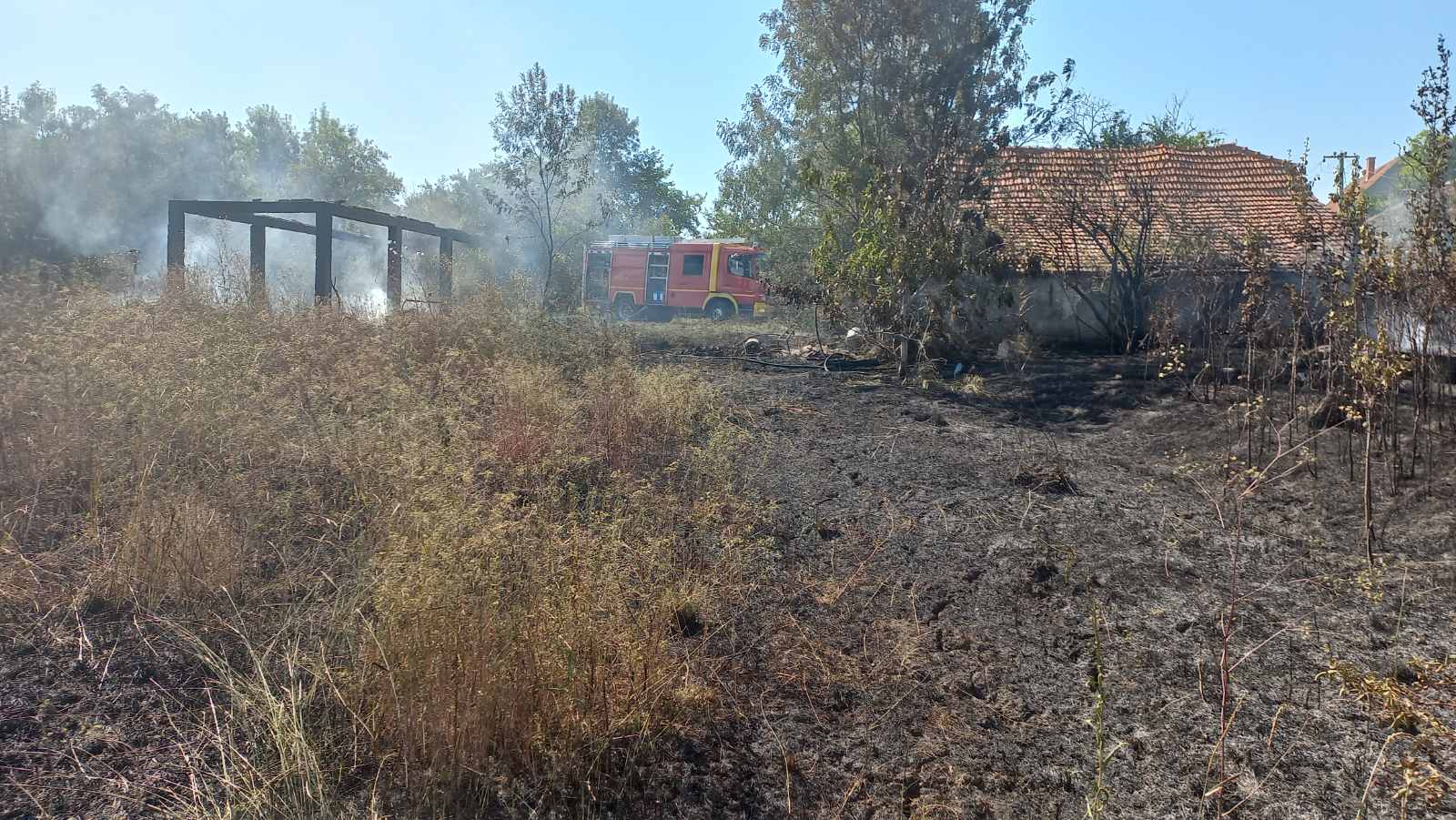 Mojsinje, 23.07.2022. Požar, izgorela kuća, vatrogasci Foto: DRAGANA MATOVIĆ KRNETIĆ