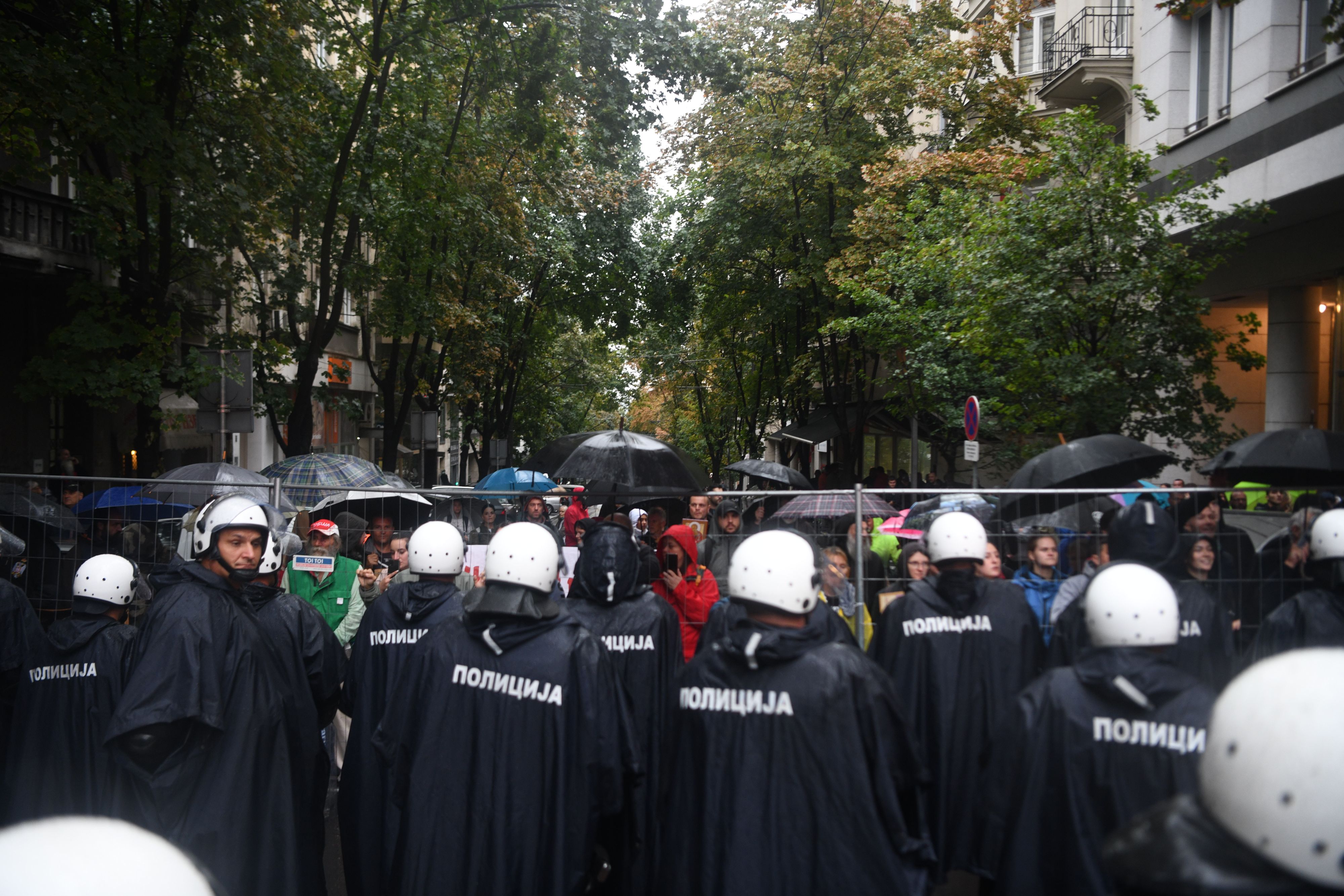 Beograd, 17.09.2022. Resavska, Krunska gej parada, prajd, pred setnju, Europrajd, Europride, kisa, policija, kordon Foto: Filip Krainčanić/Nova.rs