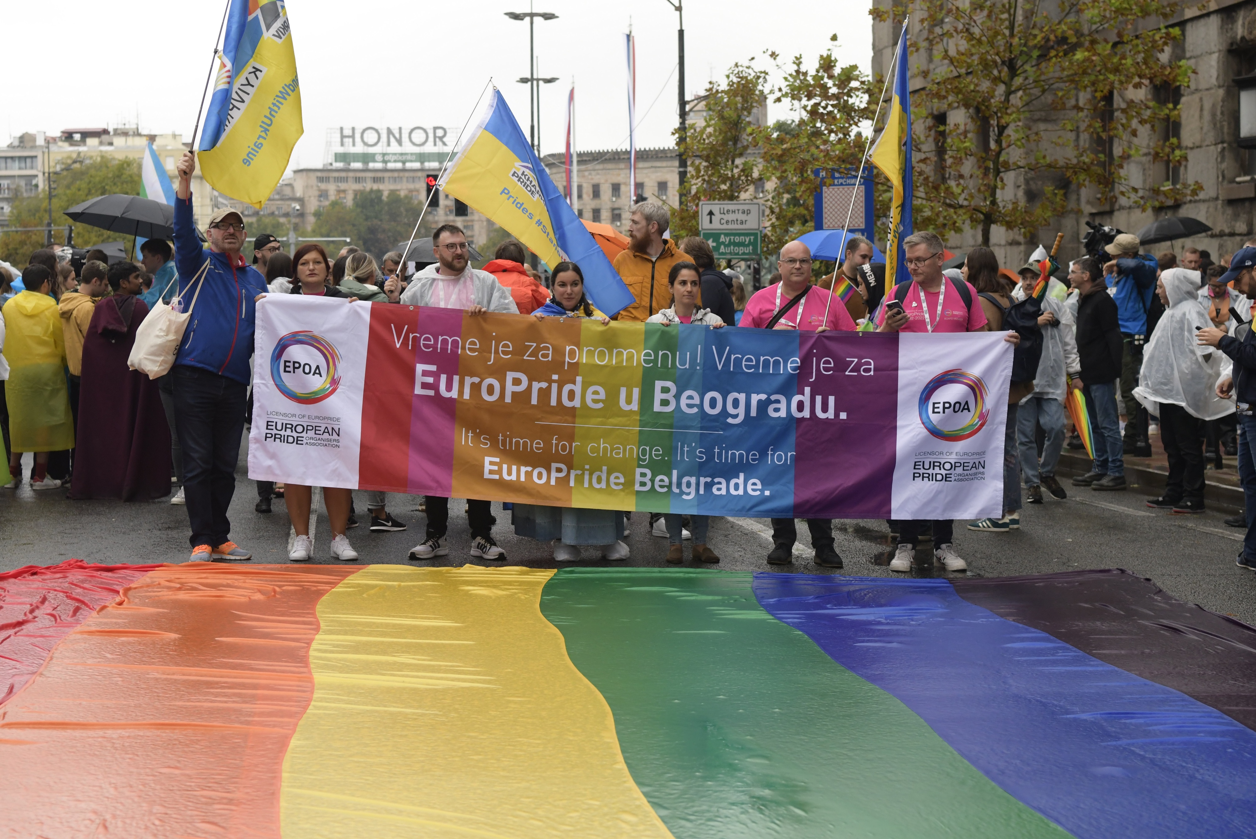 Beograd, 17.09.2022. Bulevar Kralja Aleksandra, Ustavni sud, gej parada, prajd, pred setnju, Europrajd, Europride, kisa Foto: Goran Srdanov/Nova.rs