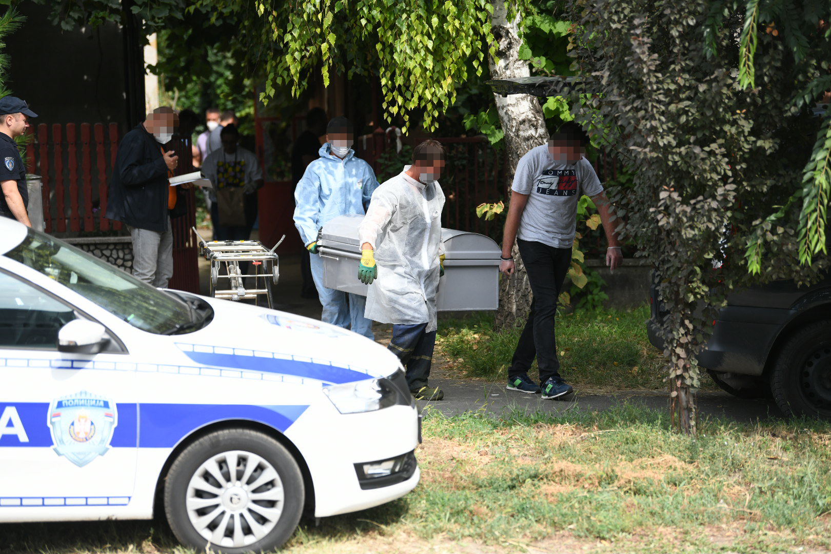 Inđija 08.09.2020. Hronika, požar, Indjija, policija, uviđaj, uvidjaj, forenzika, forenzičari, telo, crna vreća, crna kesa, leš Foto: Vesna Lalić/Nova.rs