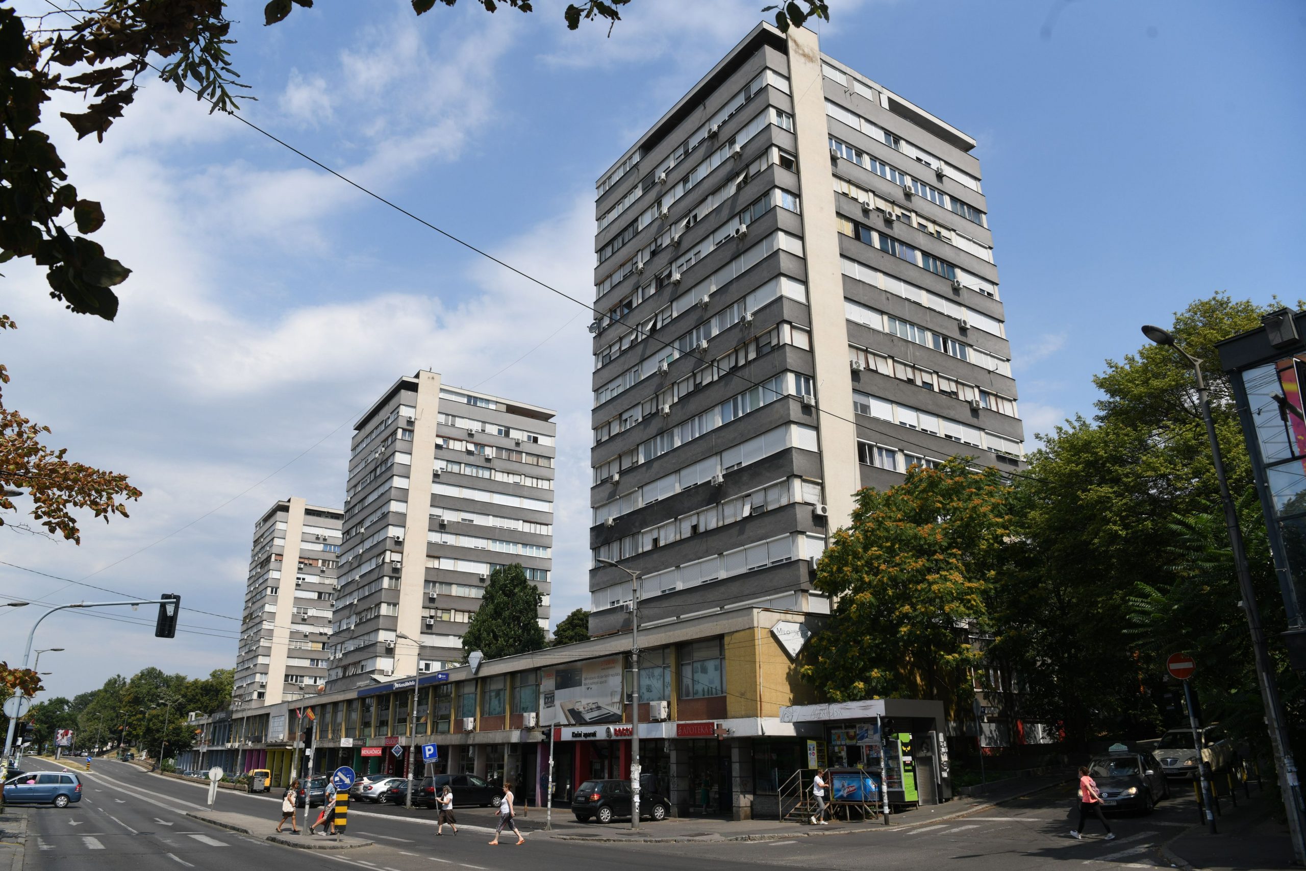 Beograd, 30.07.2022. Ustanička 67, soliter sa koga je pao dečak sa 9. sprata, hronika Foto: Filip Krainčanić/Nova.rs