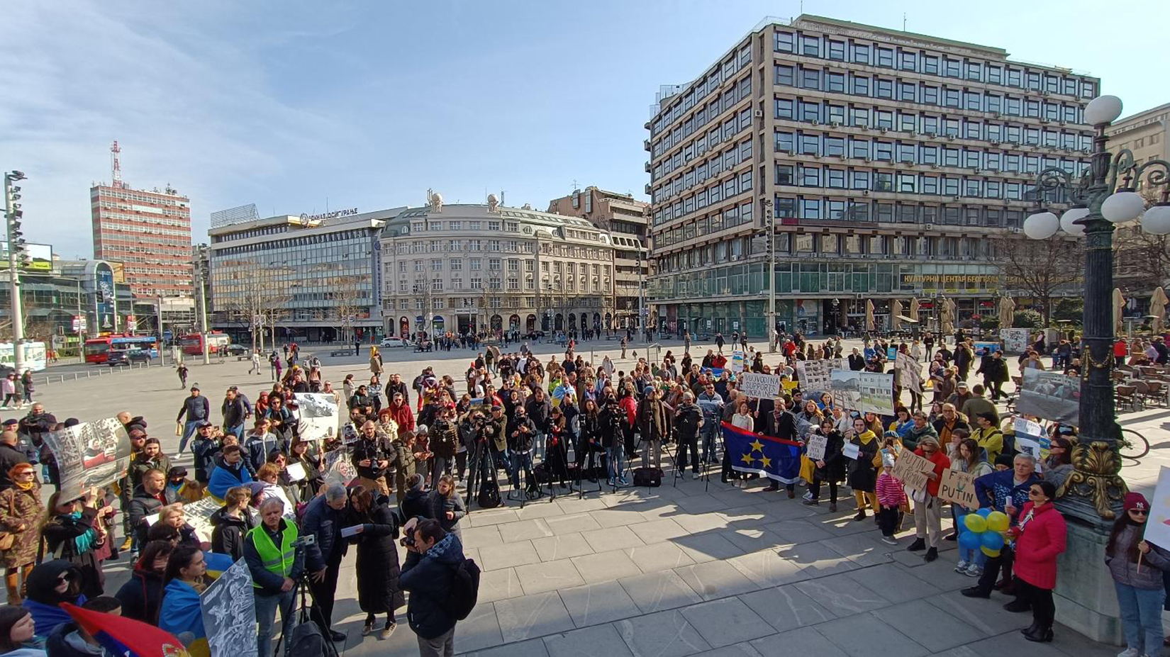 Mesto: Beograd
Datum: Sun Mar 20 15:23:54 CET 2022
Dogadjaj: DRUŠTVO/POLITIKA - Neformalna grupa građana Rusi, Ukrajinci, Belorusi i Srbi zajedno protiv rata organizovali su danas mirni skup i šetnju u znak podrške narodu Ukrajine
Izvor: FoNet