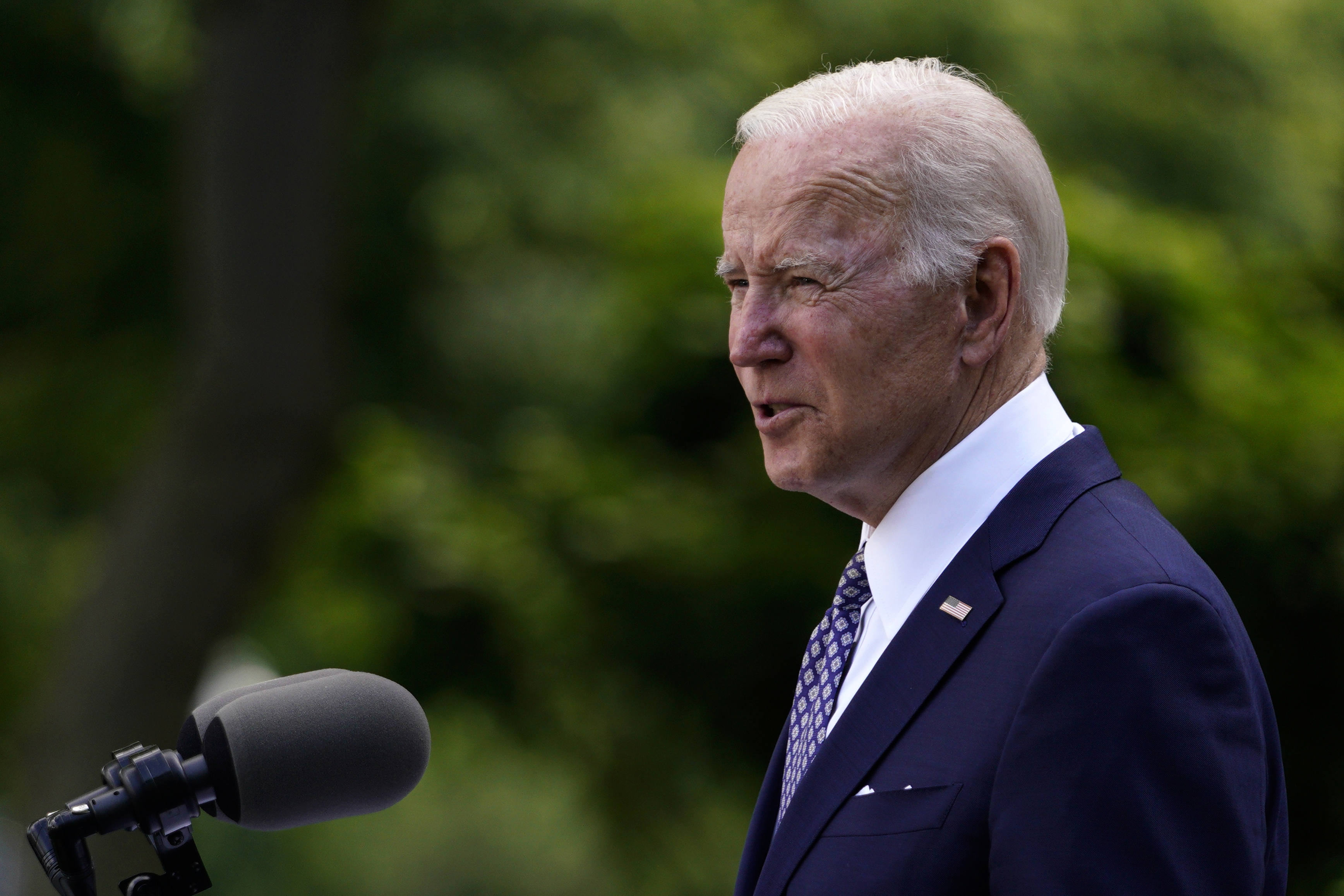 Džo Bajden, majmunske boginje
epa09953951 US President Joe Biden addresses a reception to celebrate Asian American, Native Hawaiian, and Pacific Islander Heritage, in the Rose Garden, White House,  Washington, DC, USA, 17 May 2022.  EPA-EFE/WILL OLIVER