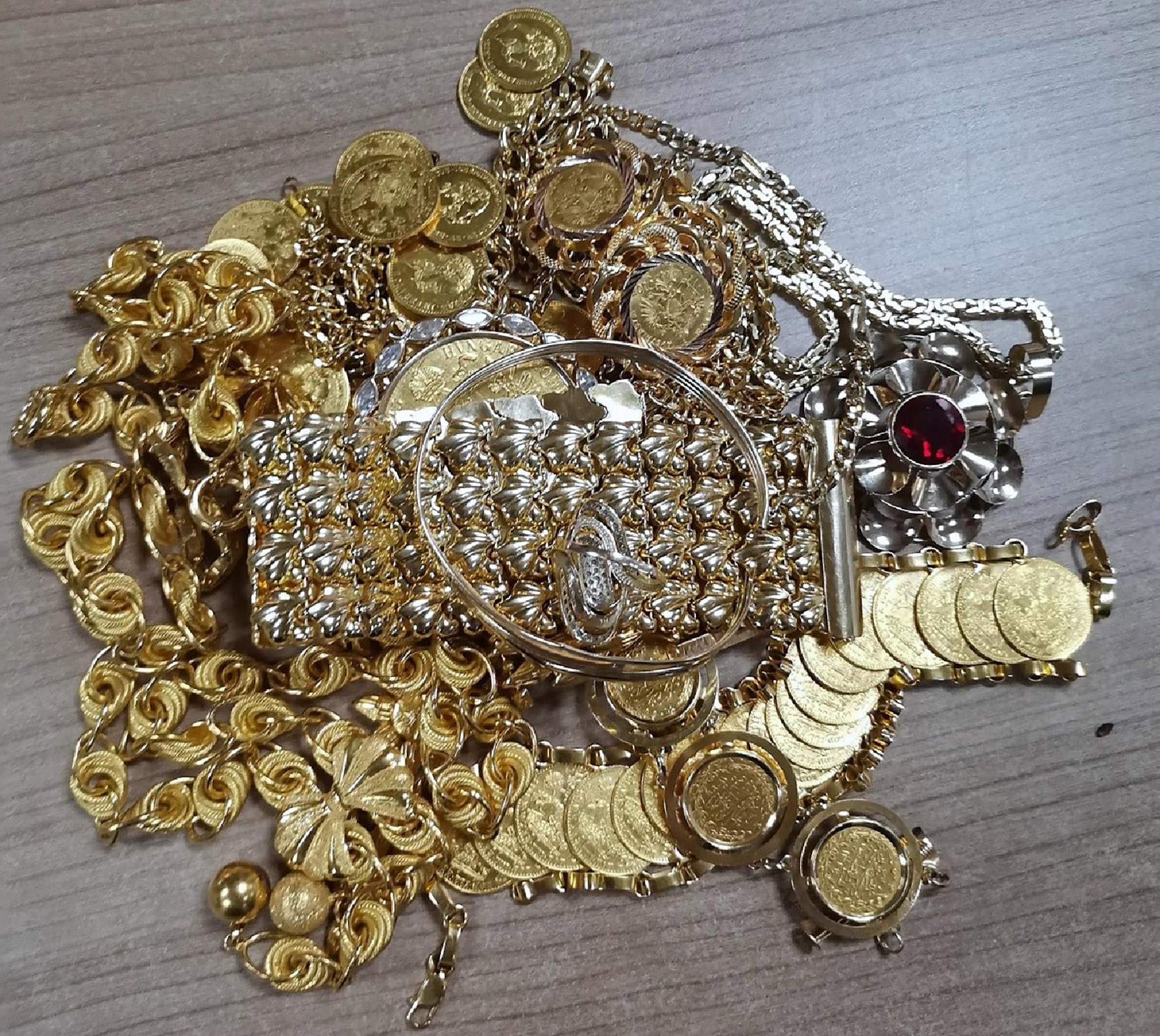 1660033734-3._pola_kilograma_zlata_Presevo_08_08__b.jpg