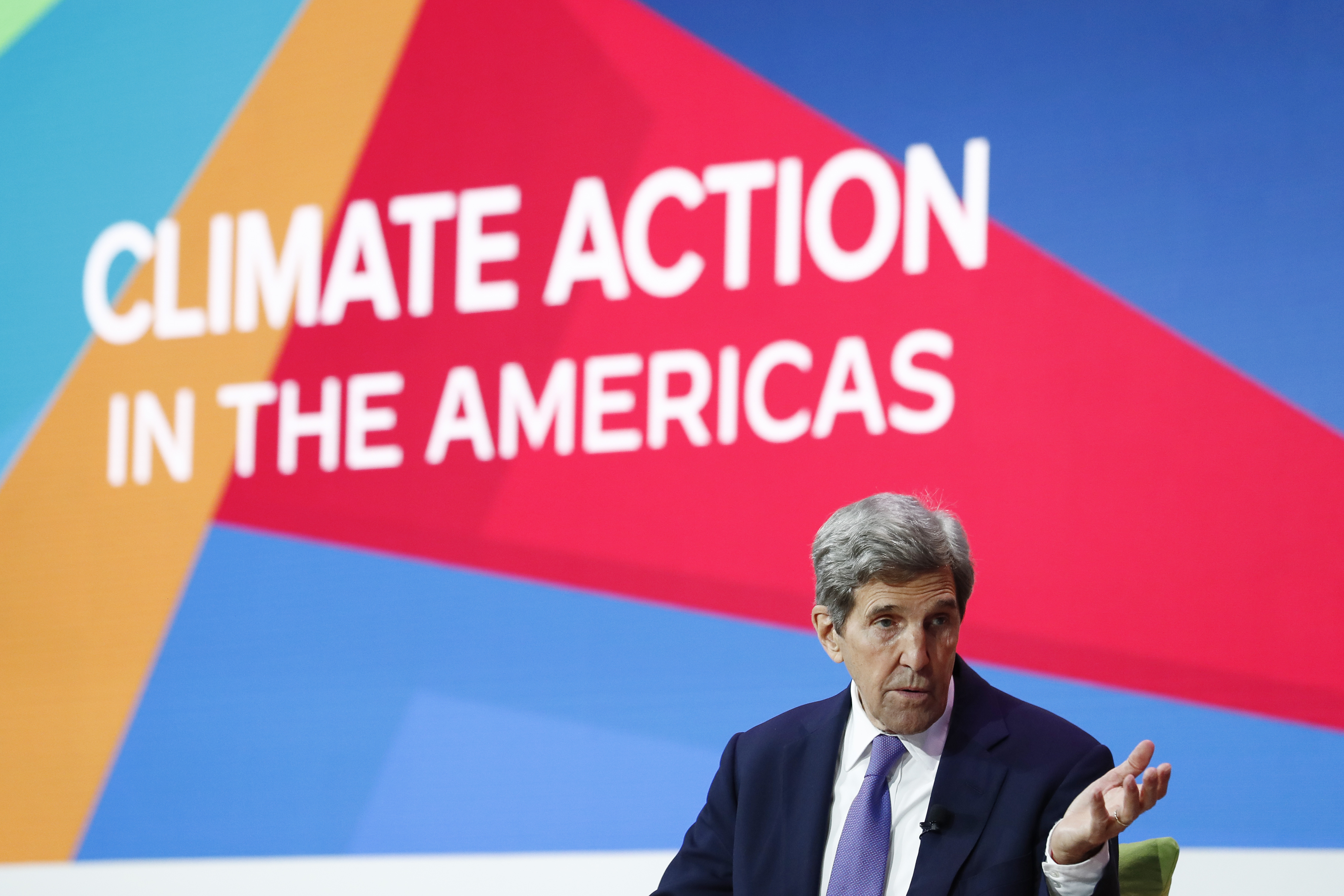 epa10004652 US Special Presidential Envoy for Climate John Kerry speaks at the IV CEO Summit of the Americas in Los Angeles, California, USA, 09 June 2022.  EPA-EFE/CAROLINE BREHMAN