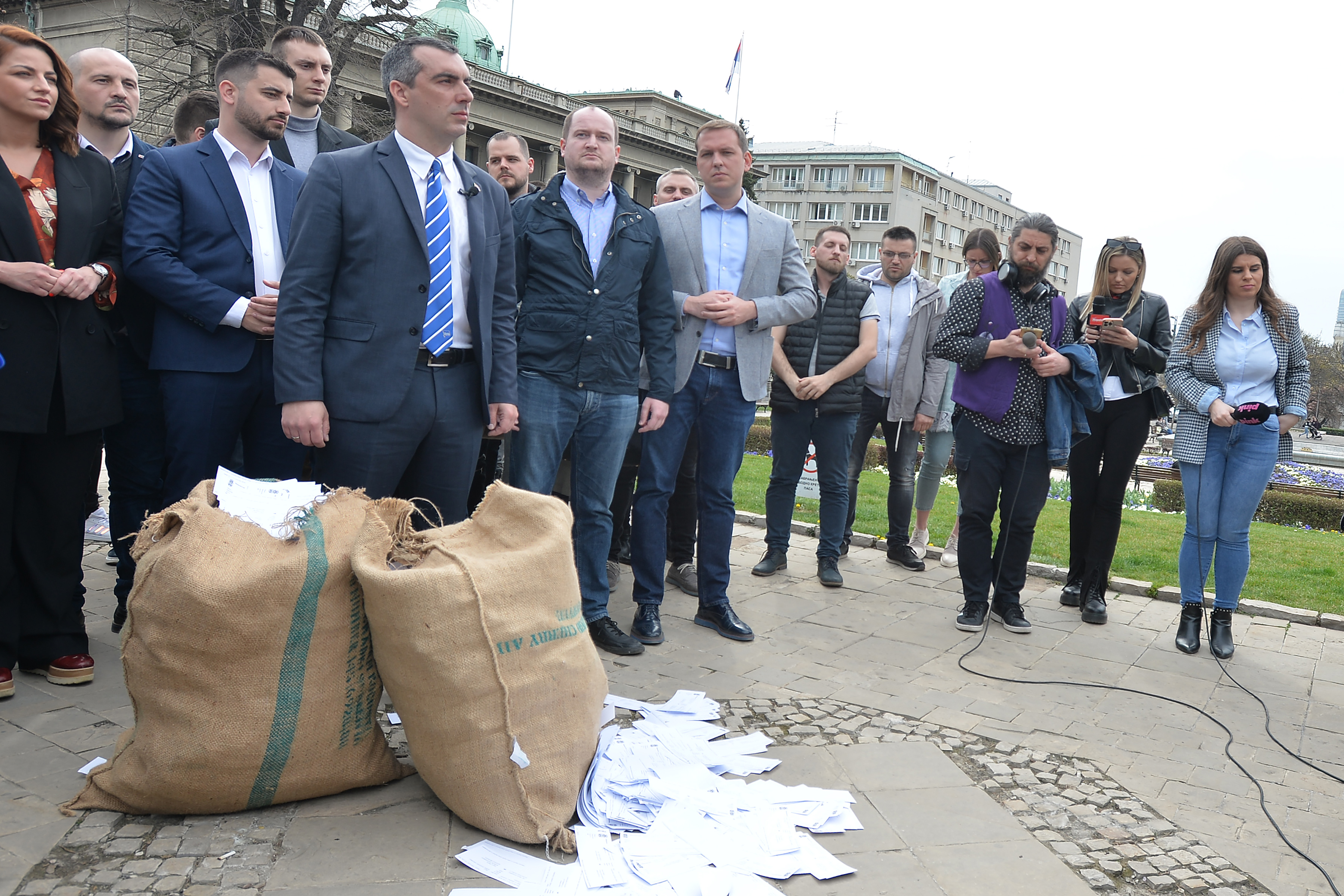 Beograd, 30. marta 2022.- Potpredsednik Glavnog odbora Srpske napredne stranke Vladimir Orlic odrzao je  konferenciju za novinare ispred Predsednistva Srbije. FOTO TANJUG/ ZORAN ZESTIC/ nr