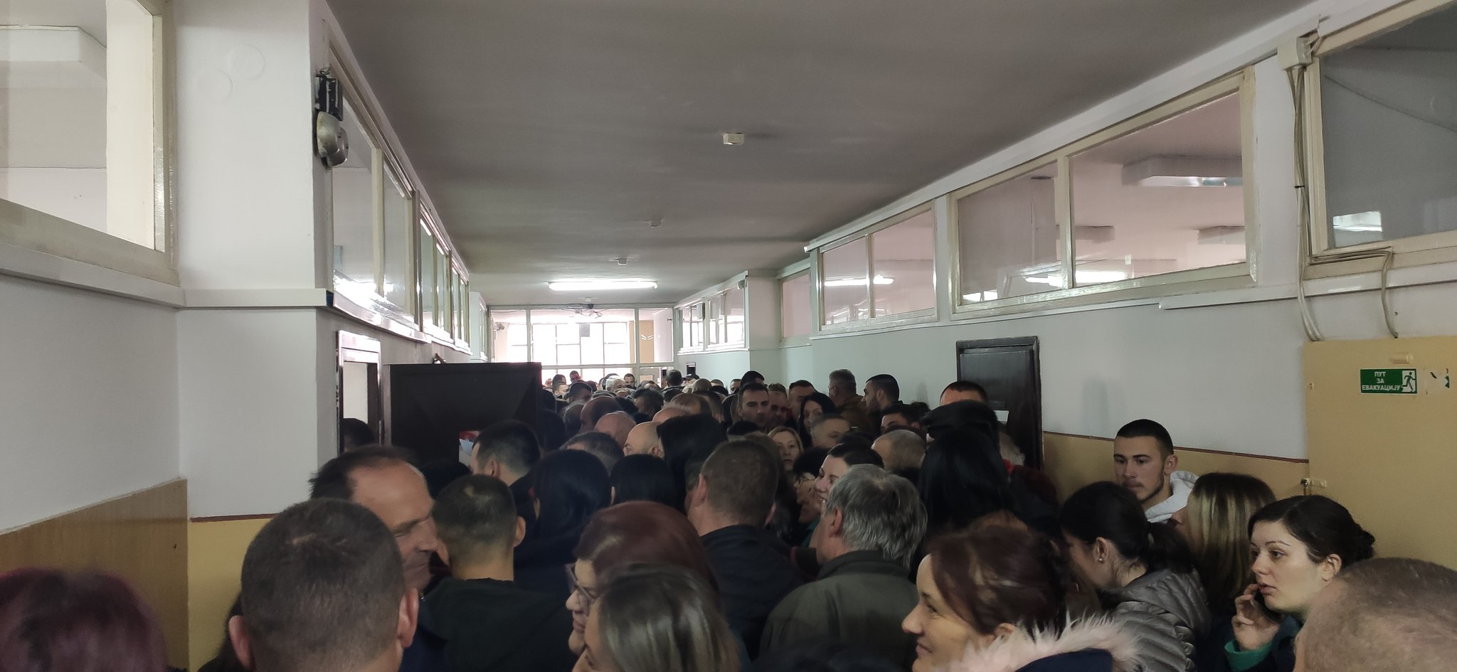 Raška  03.04.2022 izbori glasanje gužva red za glasanje