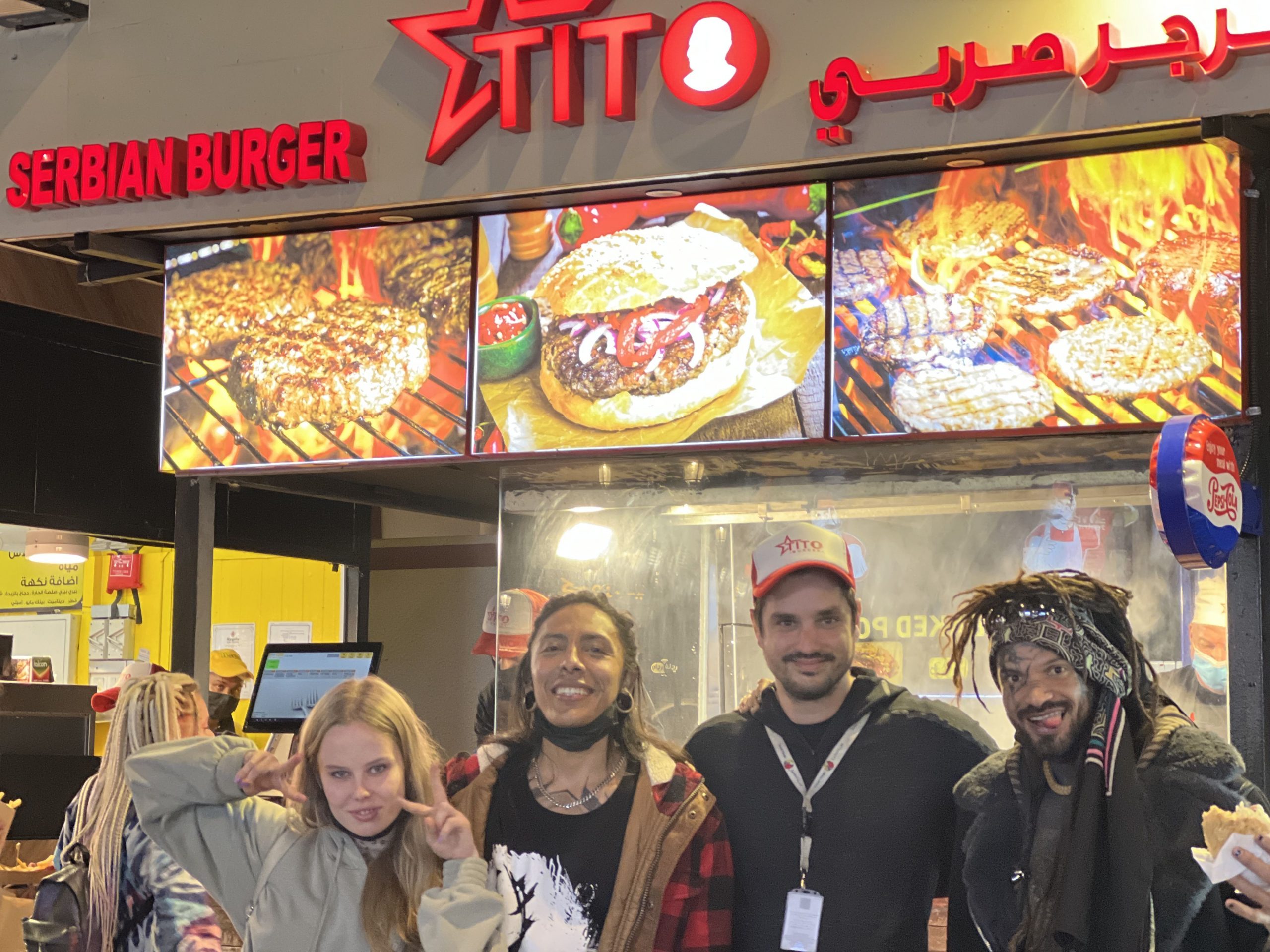Dubai, Milan Katanić i Stanko Nikolić, roštilj, pljeskavice, brza hrana, hamburgeri, kiosk, lokal, srpske pljeskavice Foto: Privatna arhiva