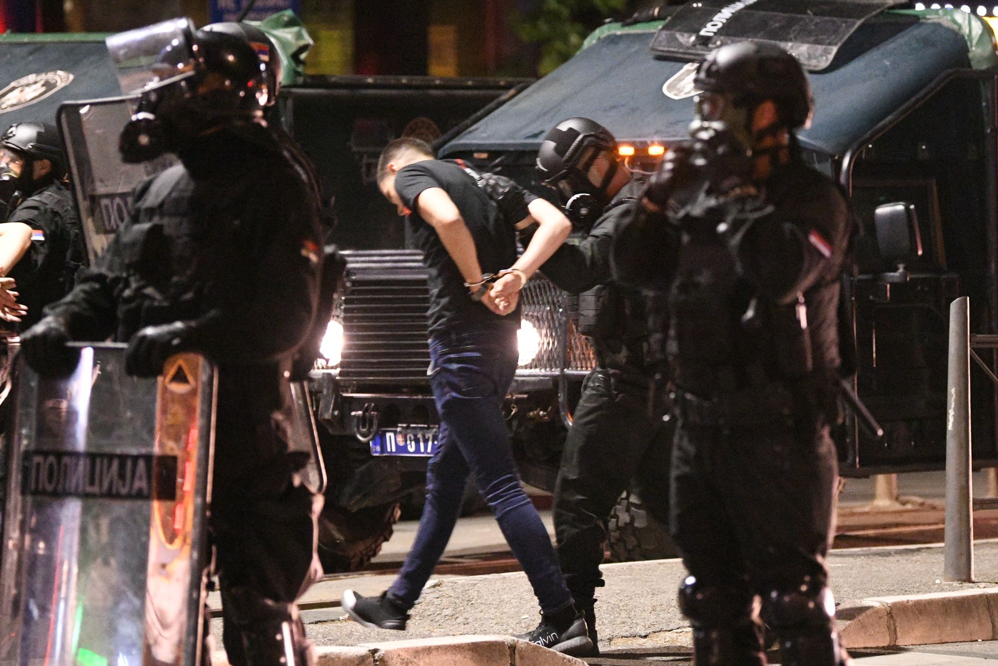 Beograd 10.07.2020. Hapšenje posle incidenta. Policija, Žandarmerija. Skupština Srbije, protest, četvrti dan, 4 dan Foto: Filip Krainčanić/Nova.rs