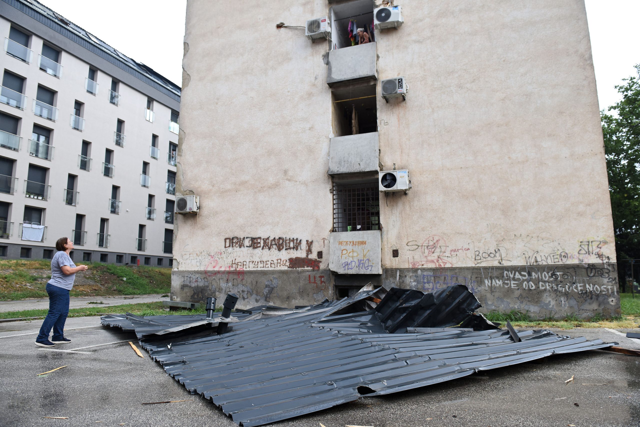 Kragujevac, 30. jula 2022.-Posledice nevremena u Kragujevcu. Najavljeno nevreme sa kisom i gradom pogodilo je popodne Pomoravlje, Sumadiju, Banat i Srem.Jak grad je padao je u Cacku, Kragujevcu i okolni. FOTO TANJUG/ NEBOJSA RAUS/ nr