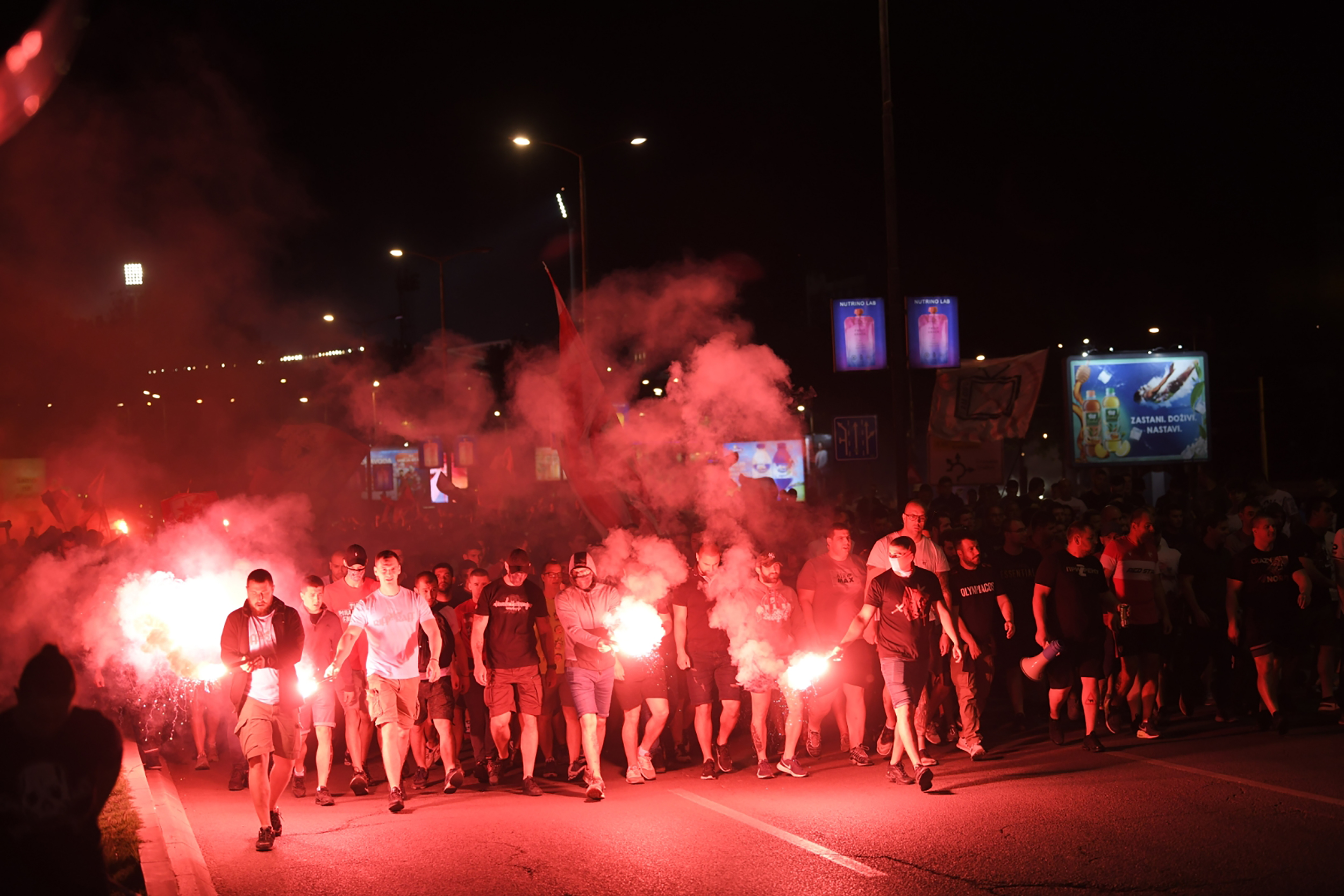 Fudbal-Super Liga, Superliga Season 2021/2022
Crvena Zvezda v Voždovac 
Beograd, 22.05.2022. navijači, ulica, huligani, slavlje, baklje, proslava titule, Titula, šampion