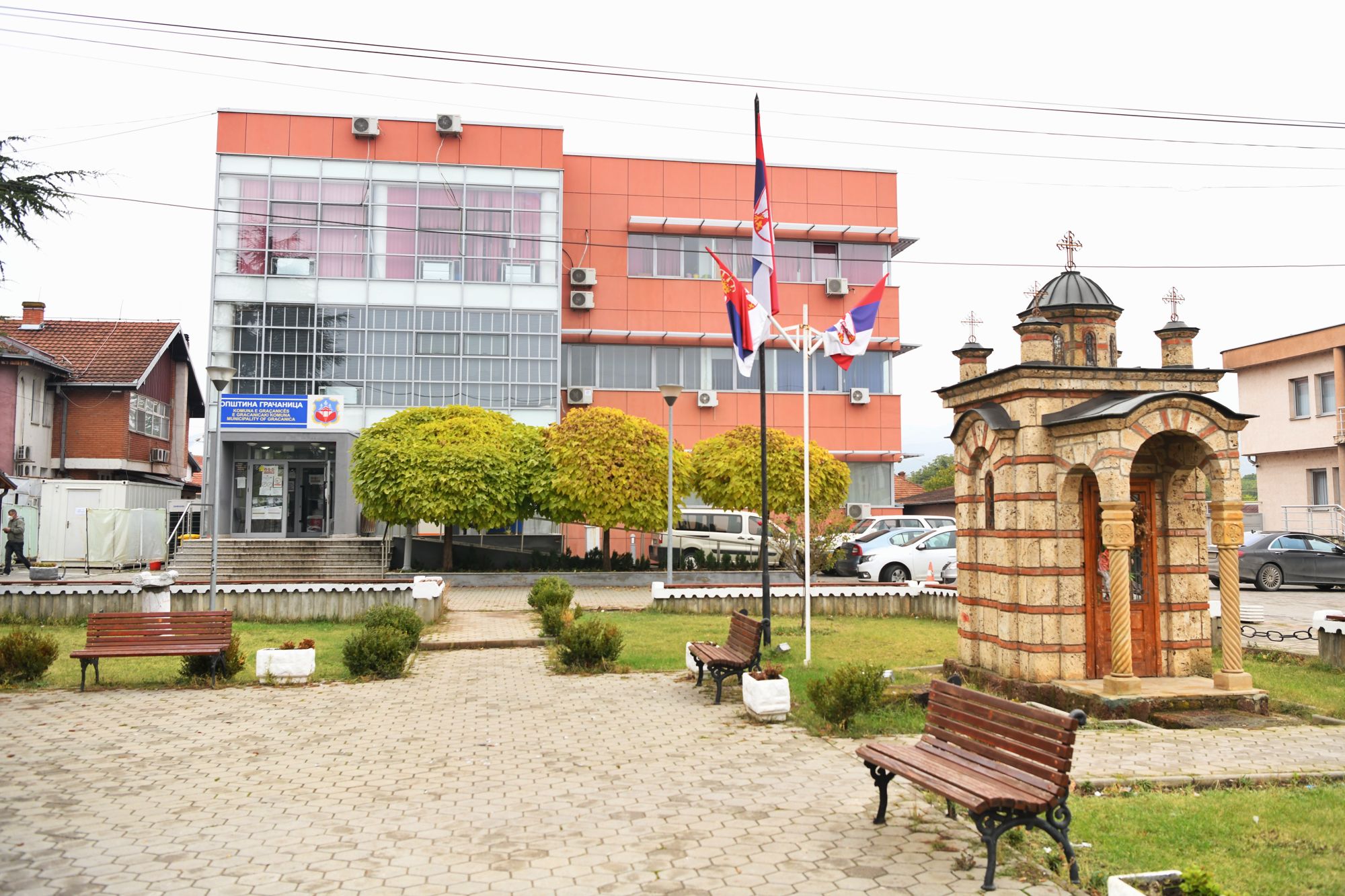Gračanica 17.10.2021. Kosovo i Metohija, Opština Gračanica, zgrada, ulaz, reportaža Foto: Goran Srdanov/Nova.rs