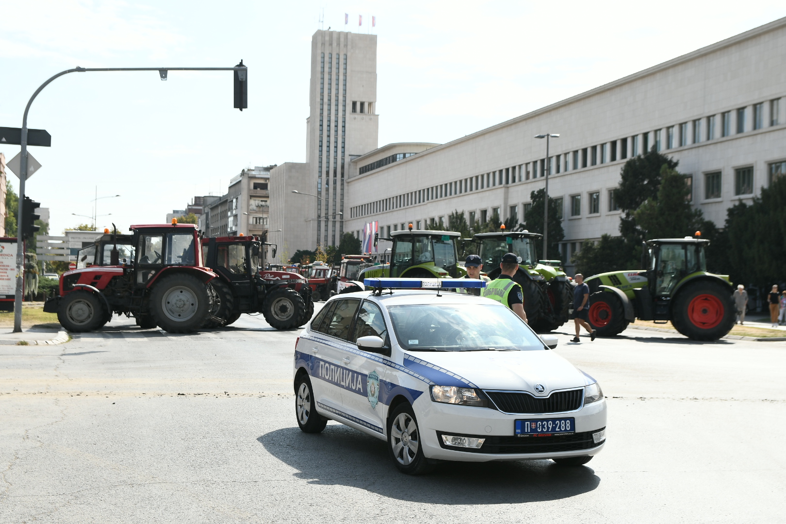 novi sad 10.8 2022 protest poljoprivrednika blokiran novi sad