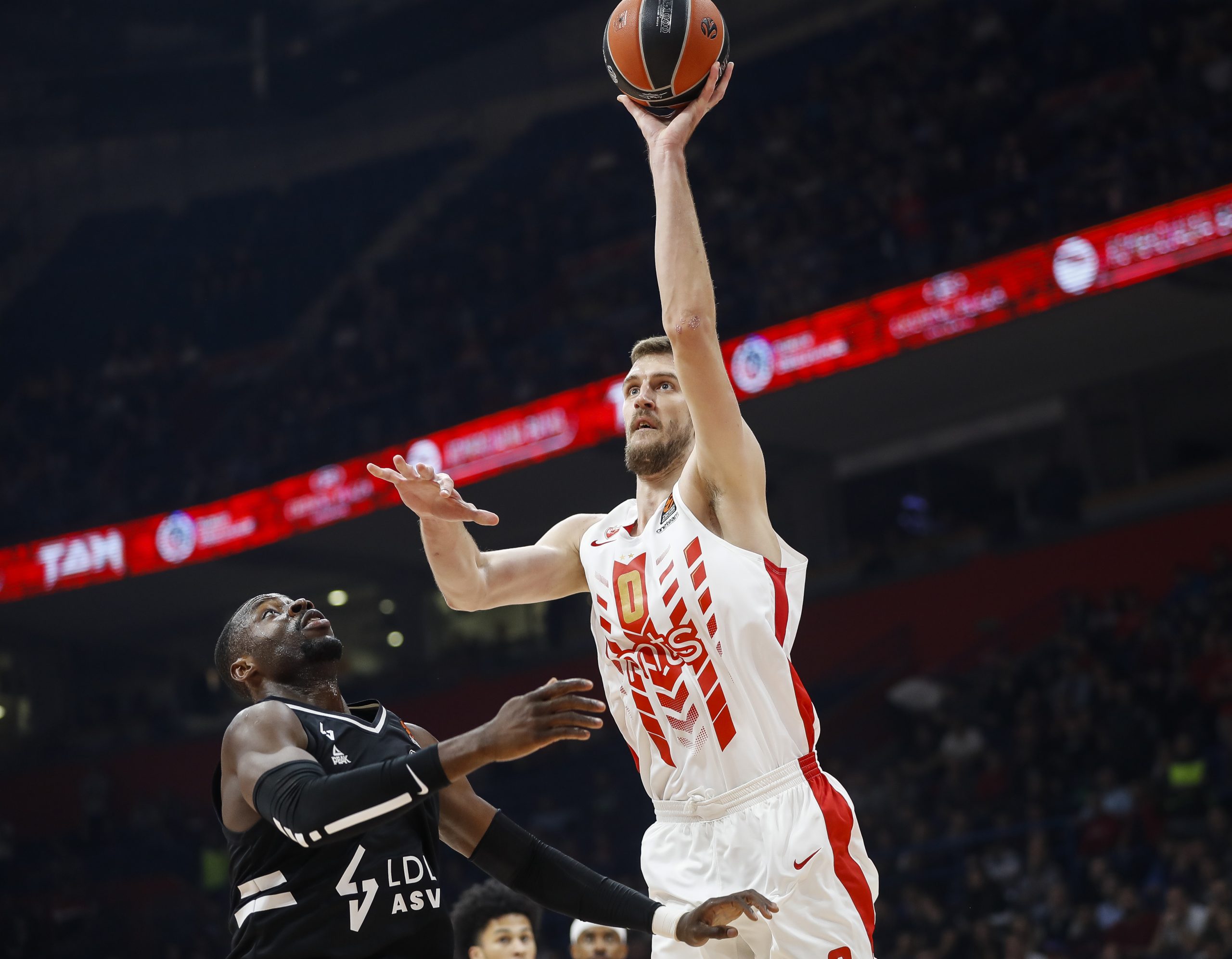 Kosarka Euroleague season 2019/2020
Crvena Zvezda v Asvel Villeubanne
Ognjen Kuzmic (R) and Tonye Jekiri
Beograd, 15.11.2019.
foto: Srdjan Stevanovic/Starsportphoto ©