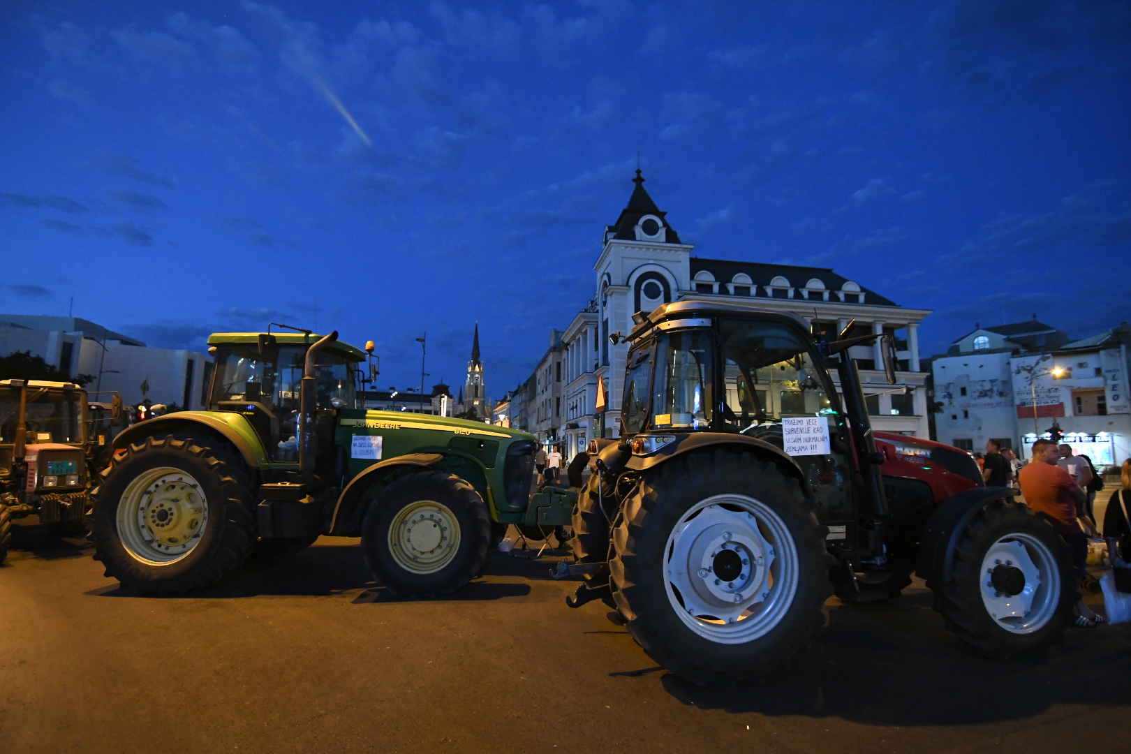 Novi Sad 11.08.2022. Protest paora, poljoprivrednika, seljaka, nocna blokada,