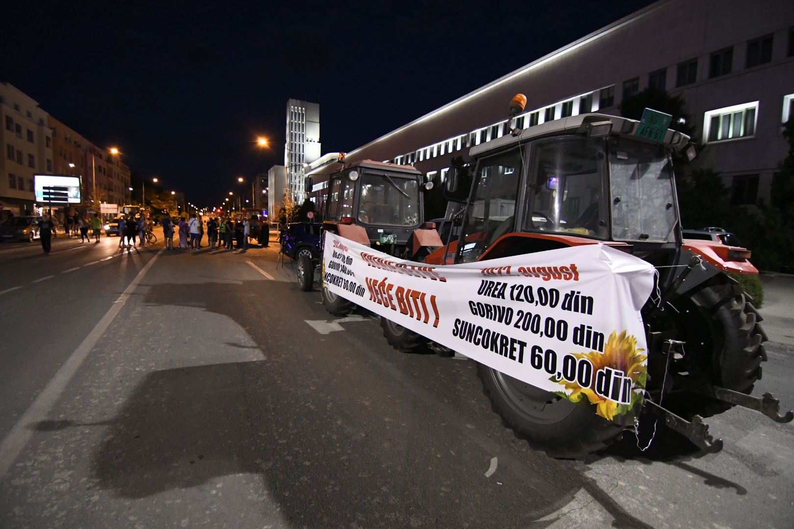 Novi Sad 11.08.2022. Protest paora, poljoprivrednika, seljaka, nocna blokada,