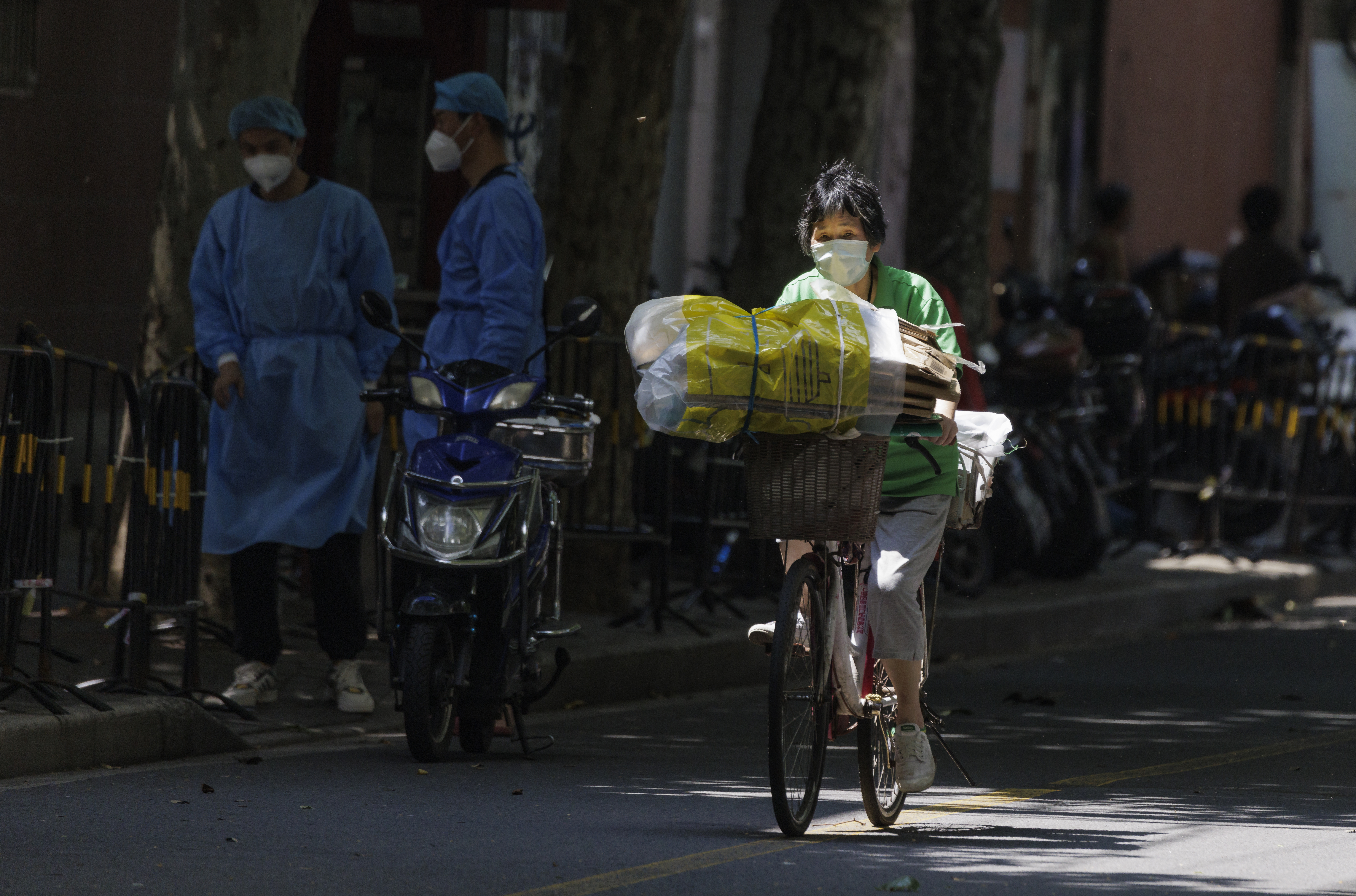 Kina koronavirus,  New round of lockdowns and cases in Shanghai
