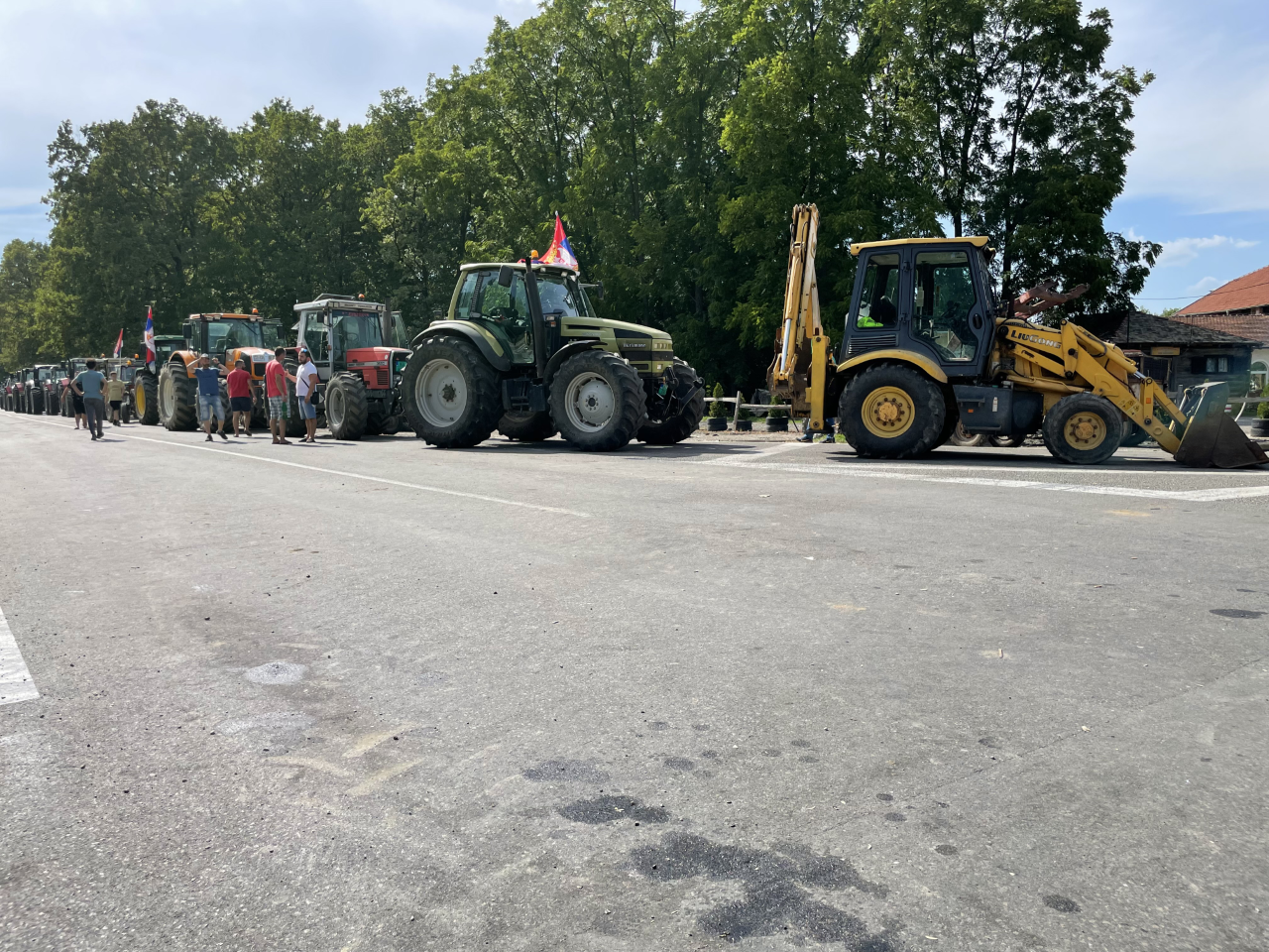 1660658677-traktori2