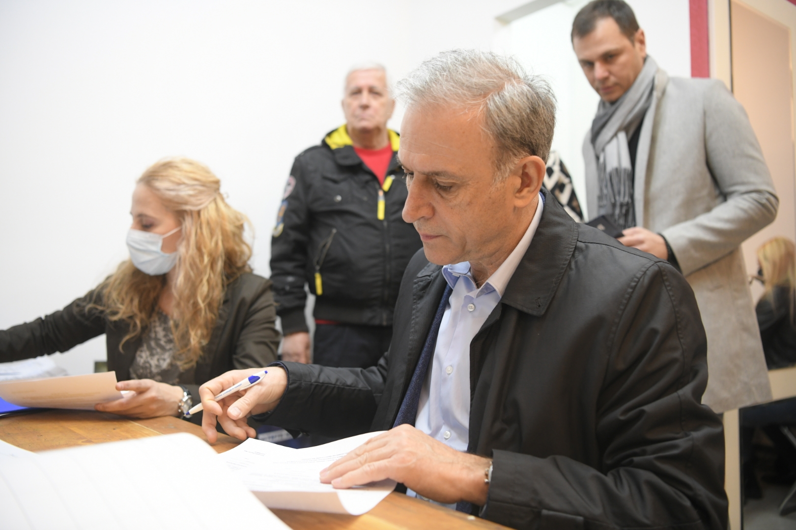 Beograd 17.02.2022. Skupljanje potpisa za kandidaturu za parlamentarne izbore, Zdravko Ponoš, parlamentarni izbori Foto: Dragan Mujan/Nova.rs